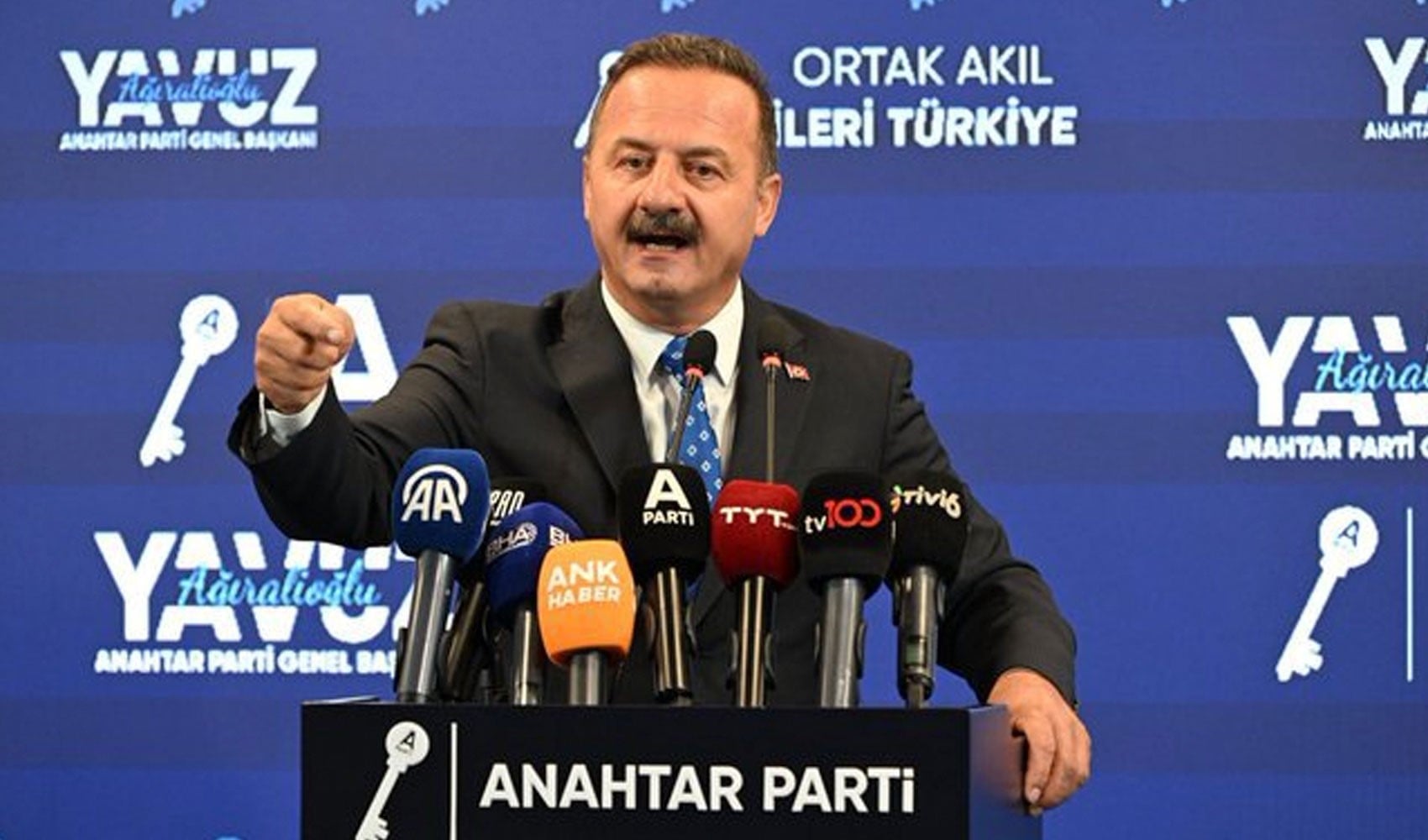 Yavuz Ağıralioğlu'ndan dikkat çeken 'Kürtçe' çıkışı