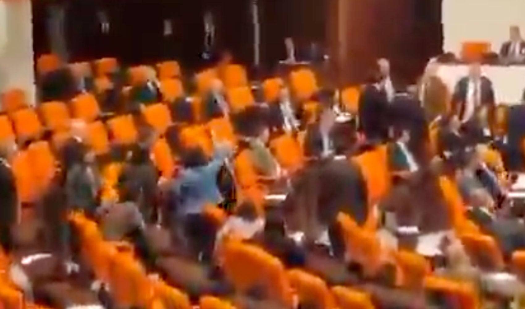 TBMM'de gerginlik: Ayyüce Türkeş ve Sırrı Sakık arasındaki tartışma kamerada