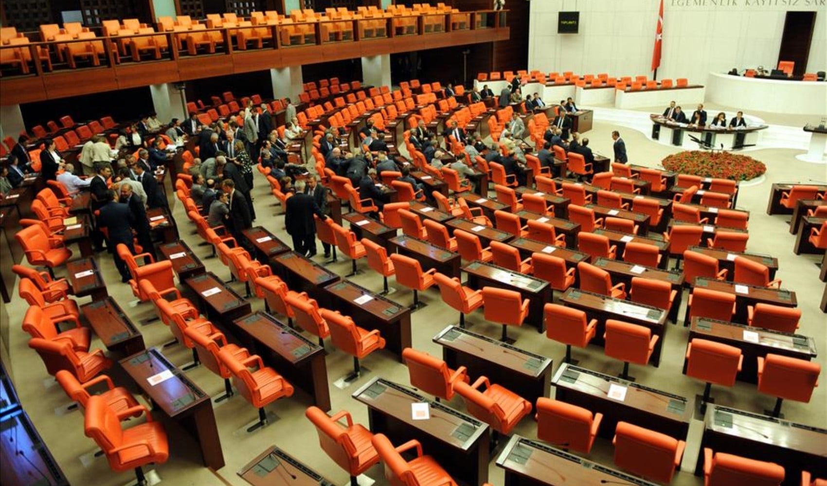 DEM Partililerden 'o bebek katili şerefsiz' sözlerine tepki: Mecliste gerginlik