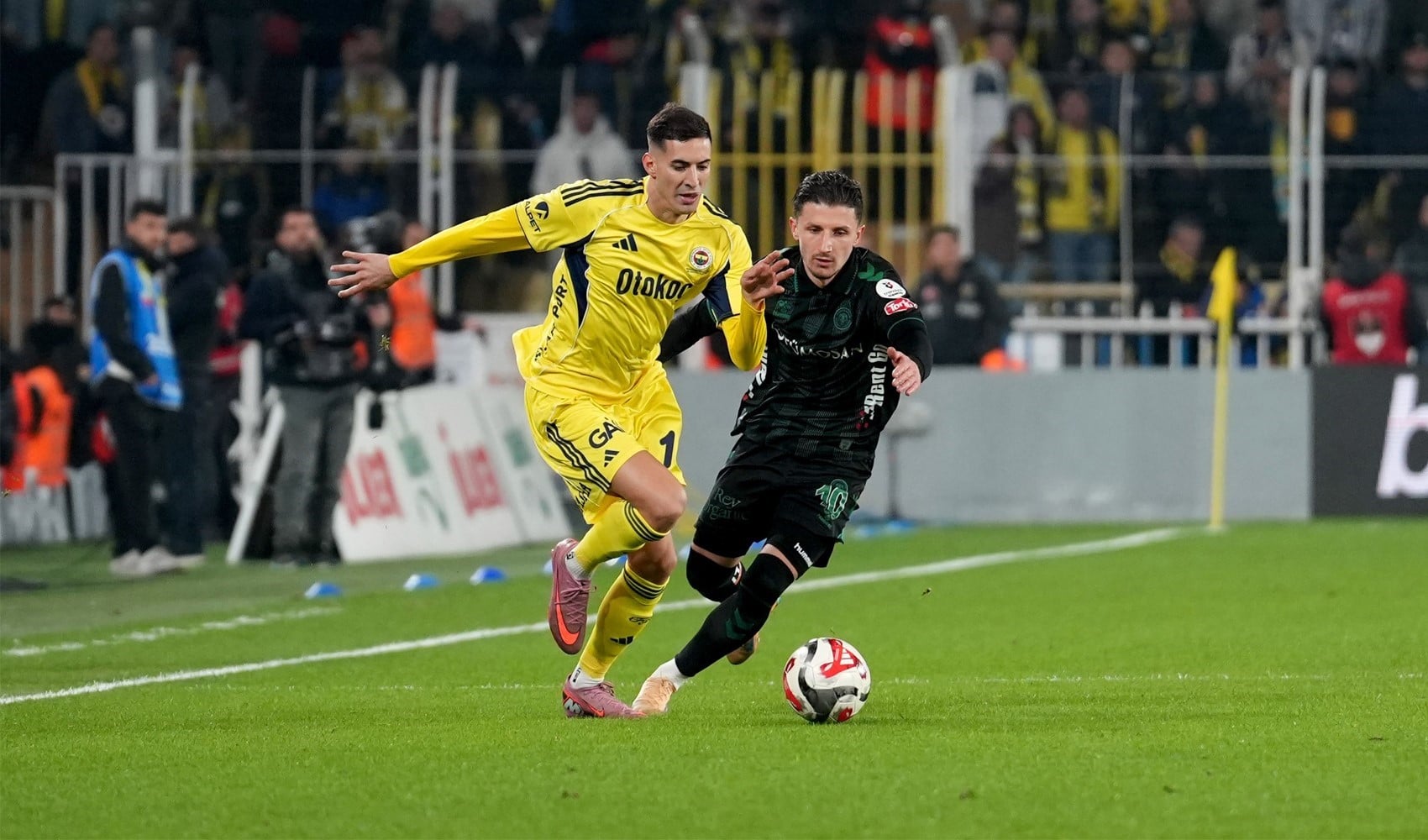 Fenerbahçe, Konyaspor karşısında dört dörtlük oynadı