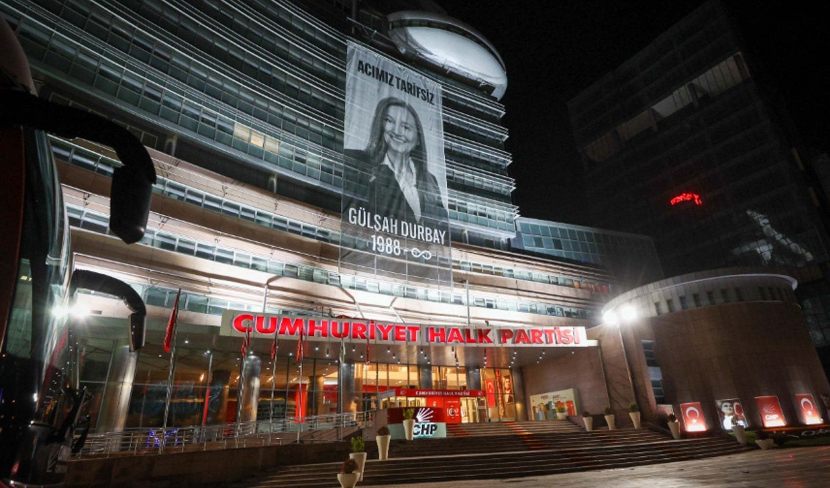 CHP Genel Merkezi'ne Gülşah Durbay'ın fotoğrafı asıldı