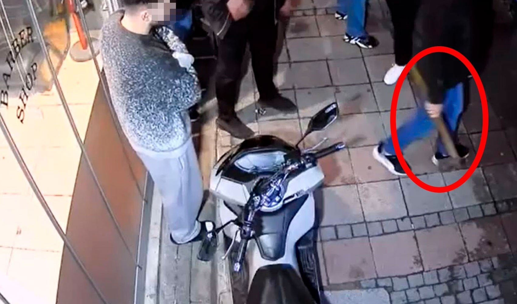 İstanbul'da kuaför dükkanına baltalı saldırı