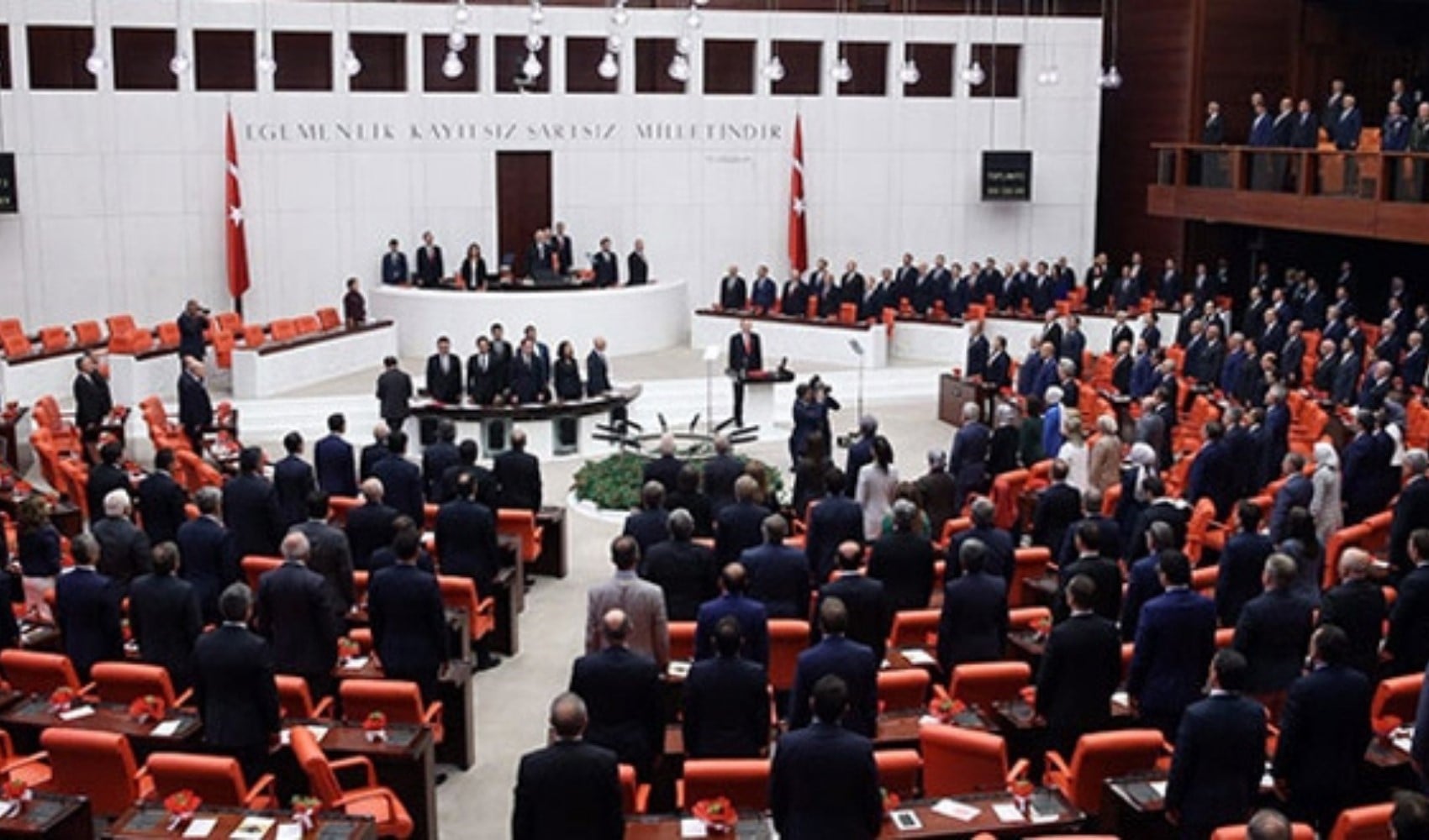 Meclis'te transfer hareketliliği: 3 isim partiye katılıyor