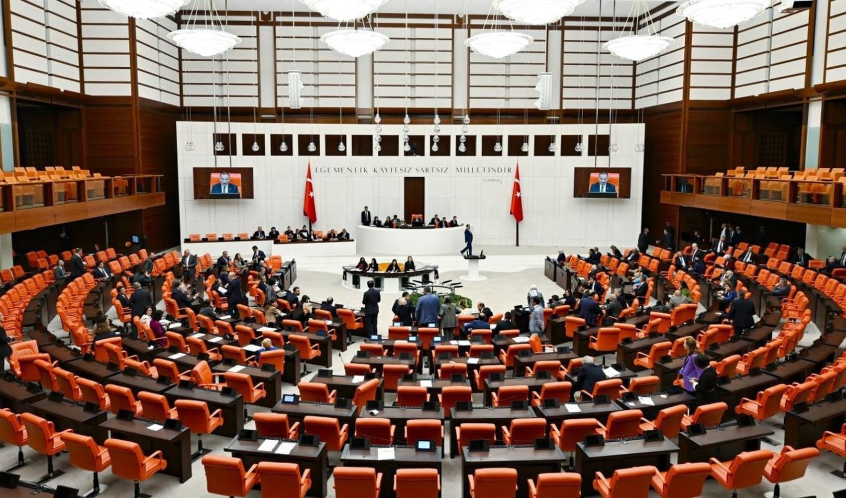 İYİ Partili Olgun'un Cevdet Yılmaz örneğine DEM Parti'den ırkçılık tepkisi