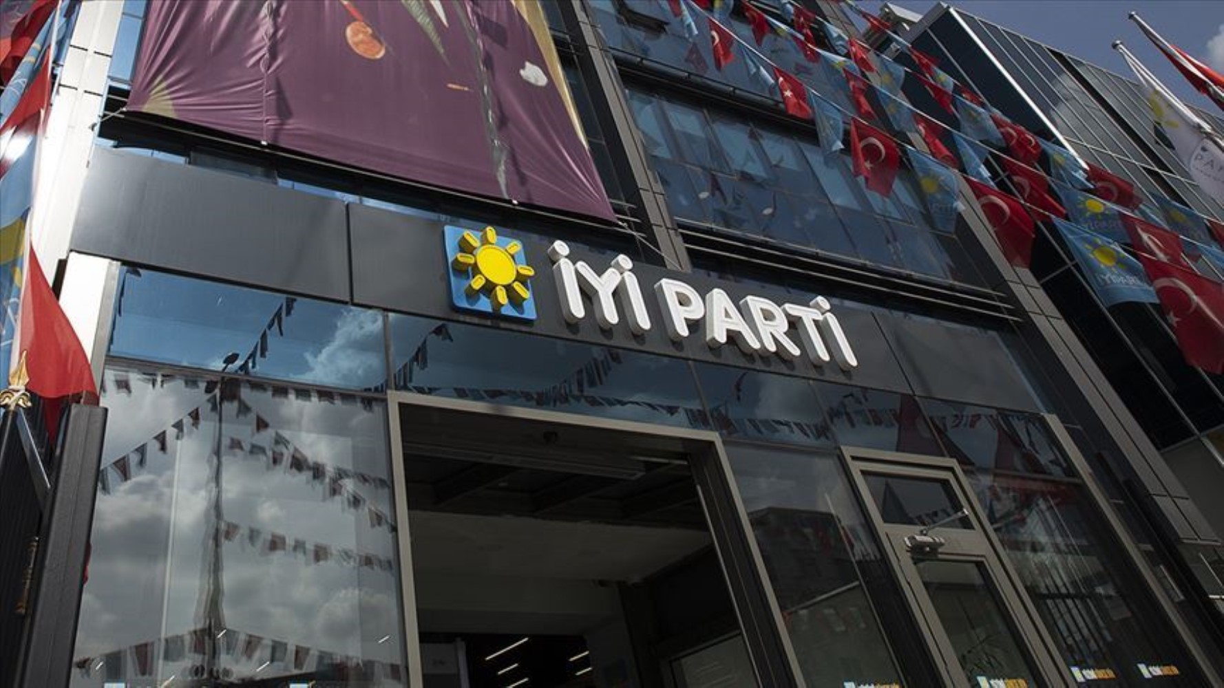 Bu kez hem AKP hem de CHP kaybetti: İşte son anket sonuçlarının birincisi!