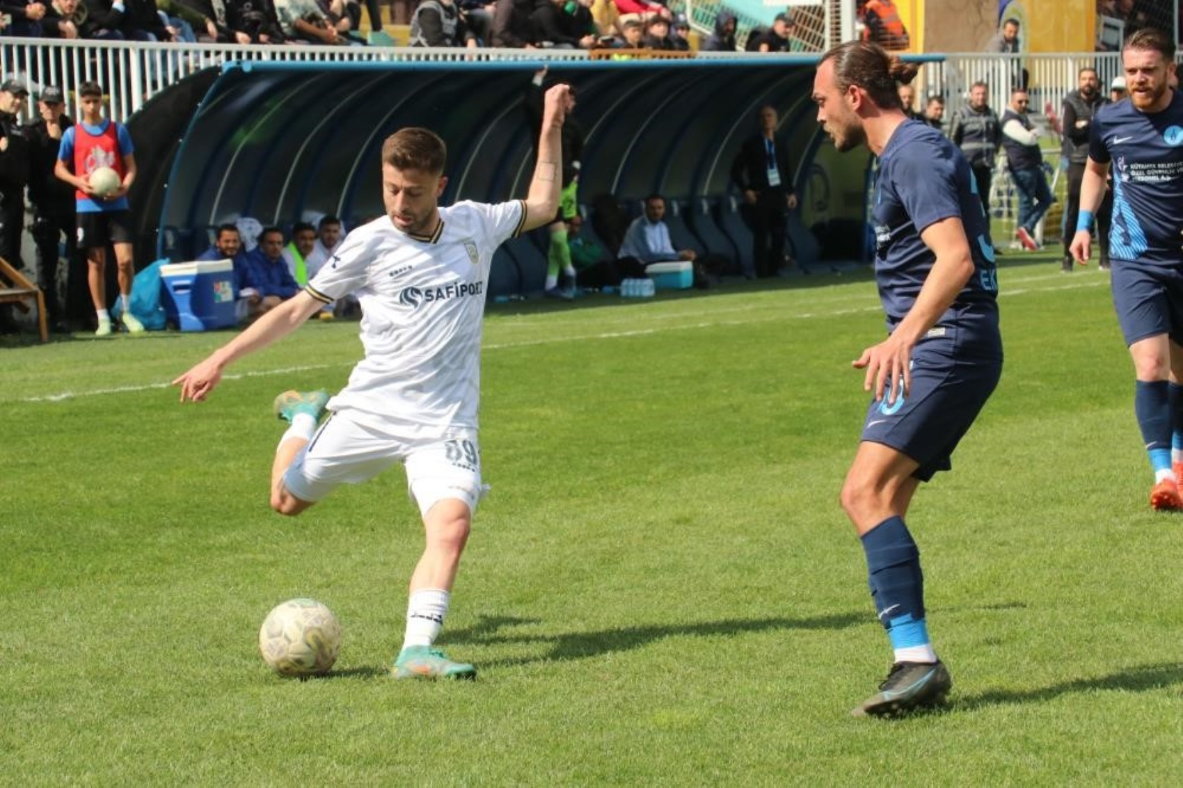 Kocaeli'deki silahlı saldırıda biri futbolcu 3 kişi yaralandı: Durumu ağır