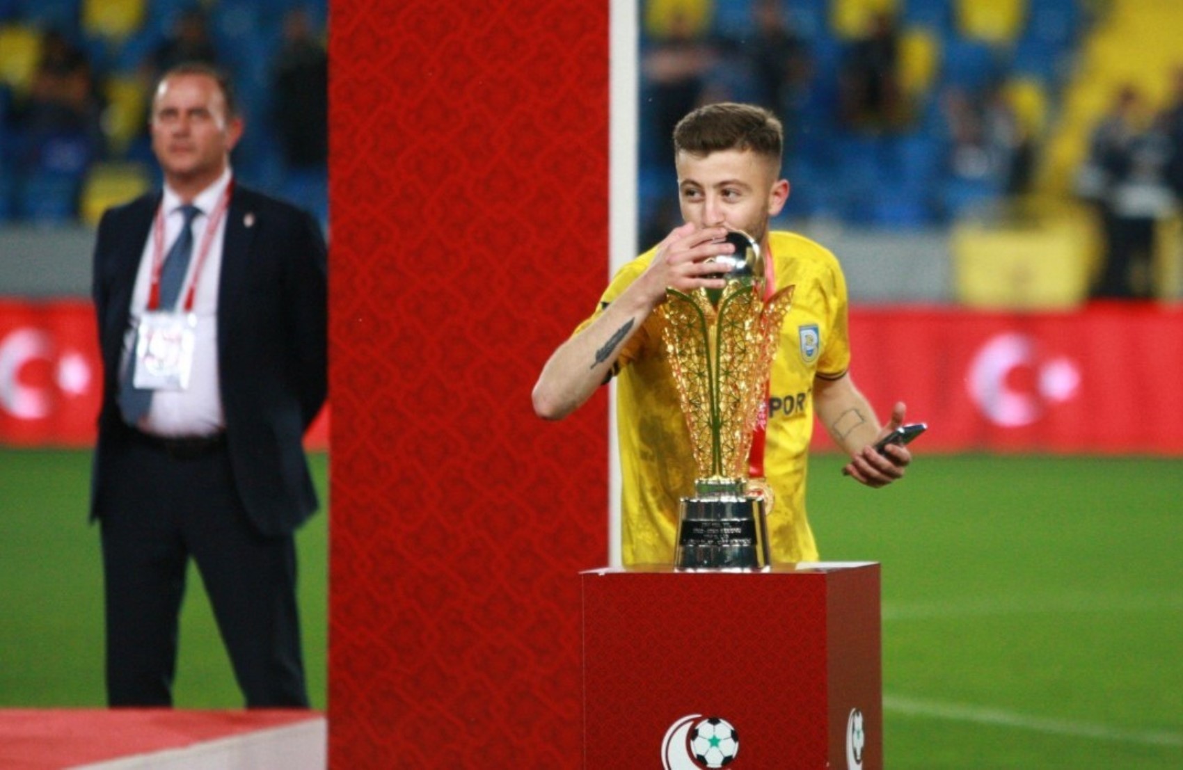 Kocaeli'deki silahlı saldırıda biri futbolcu 3 kişi yaralandı: Durumu ağır