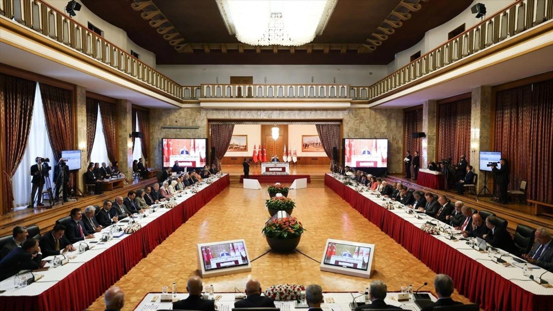 DEM'in raporunda yok yok! İşte DEM Parti'nin 99 sayfalık açılım raporu...