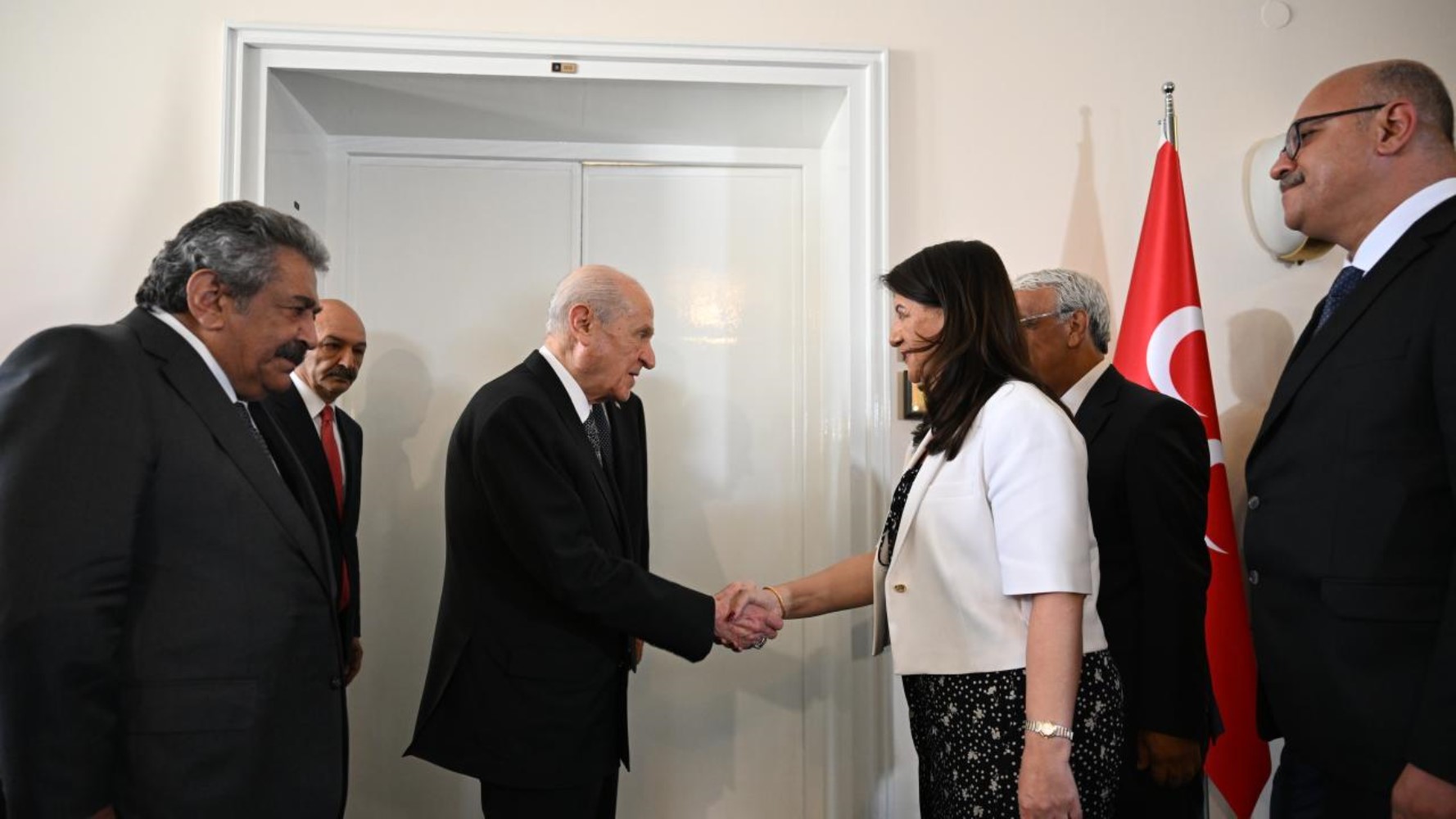 Açılımın ikinci ayağı başlıyor: PKK'lı teröristlere 1 yıl süre!