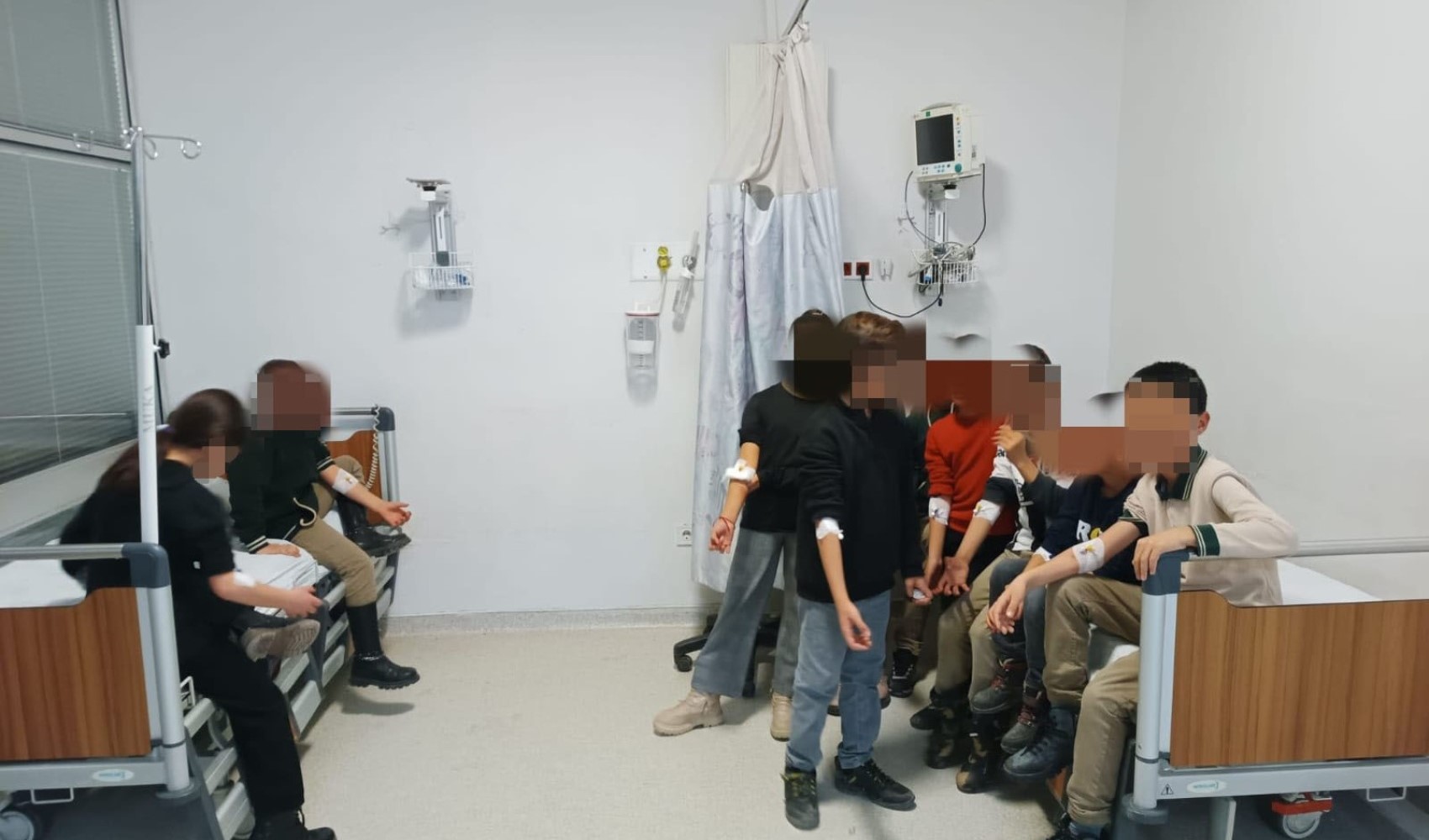 Okulda rahatsızlanan 23 öğrenci hastaneye kaldırıldı