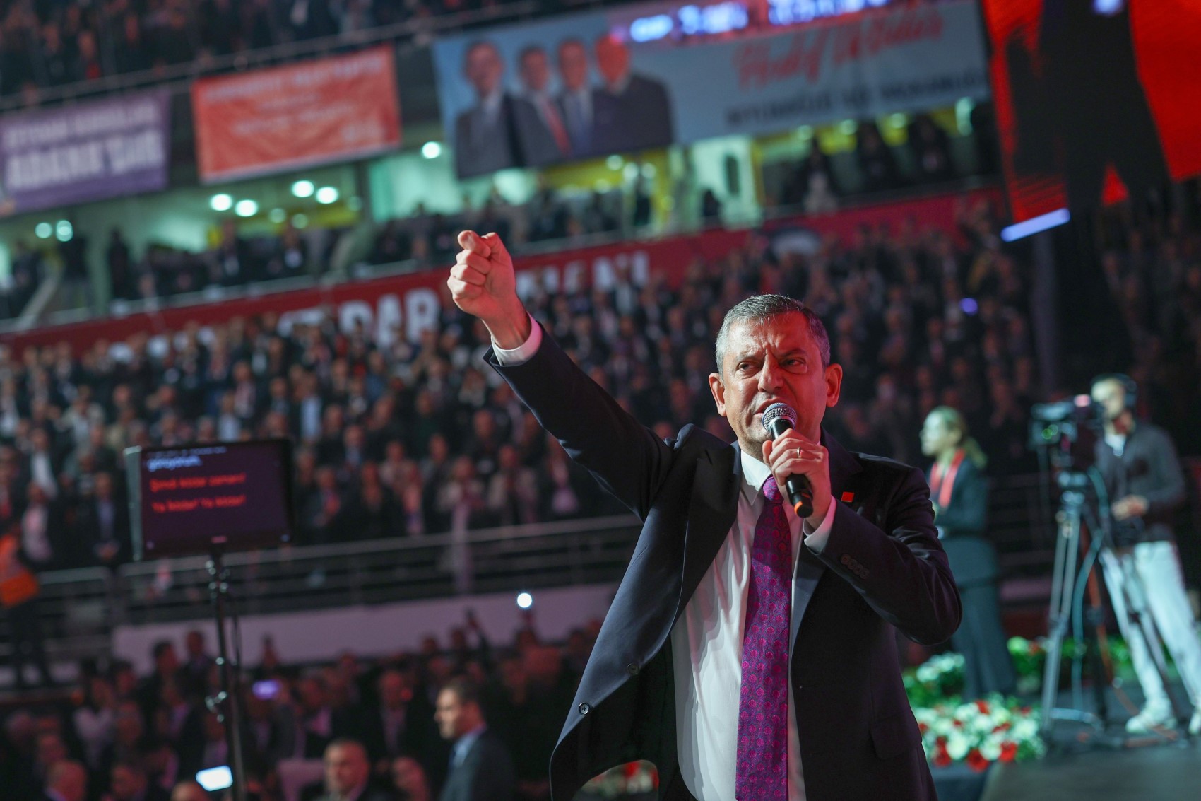 'Celladınıza aşık olmayın' demişti: Özgür Özel'den DEM Parti'den gelen tepkilere yanıt