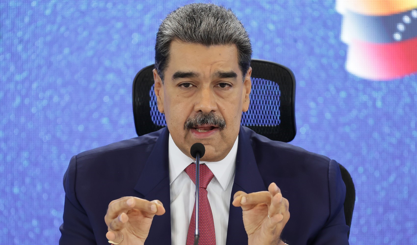 Maduro’dan halka mutlak sadakat sözü