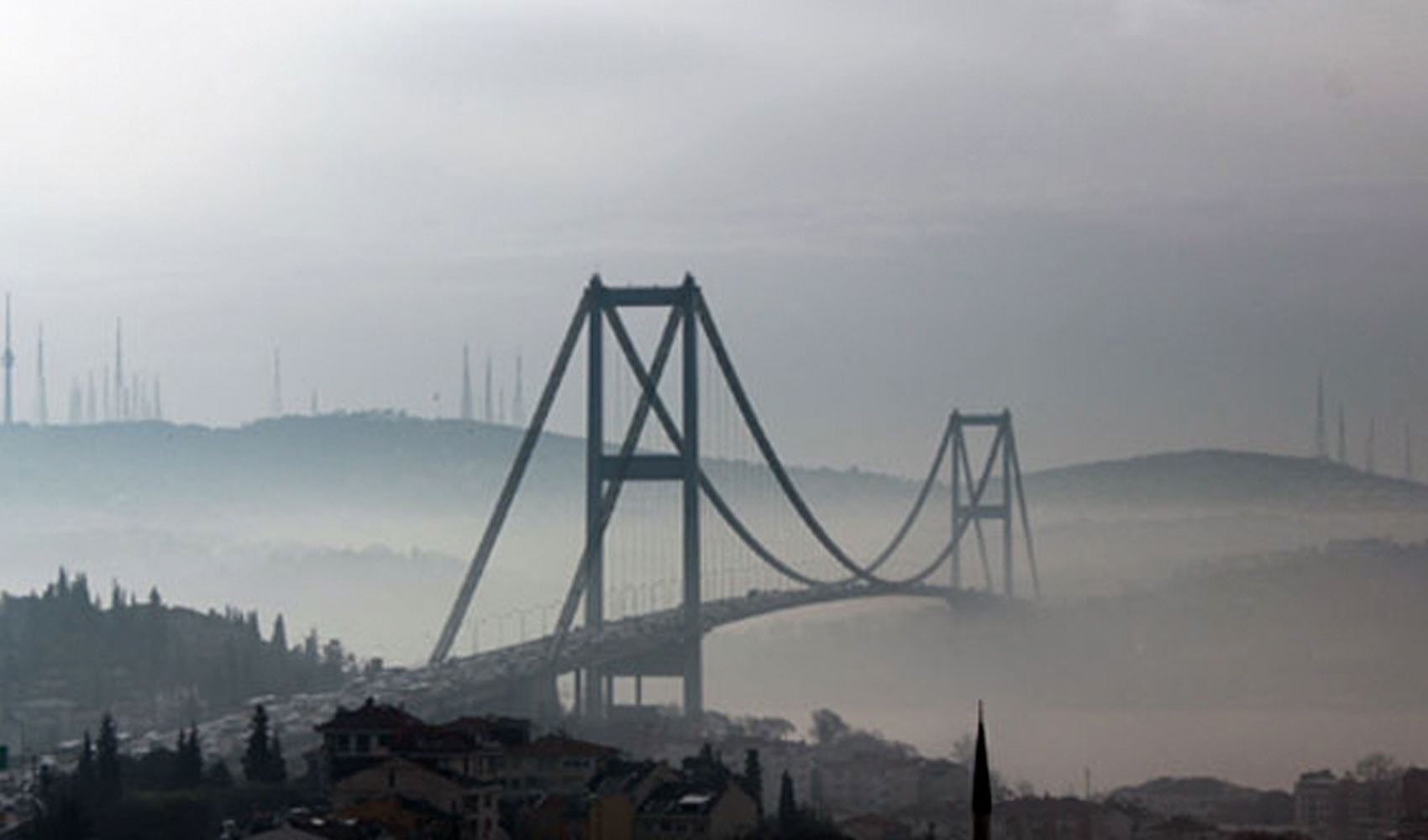İstanbul Boğazı'nda gemi trafiğine sis engeli
