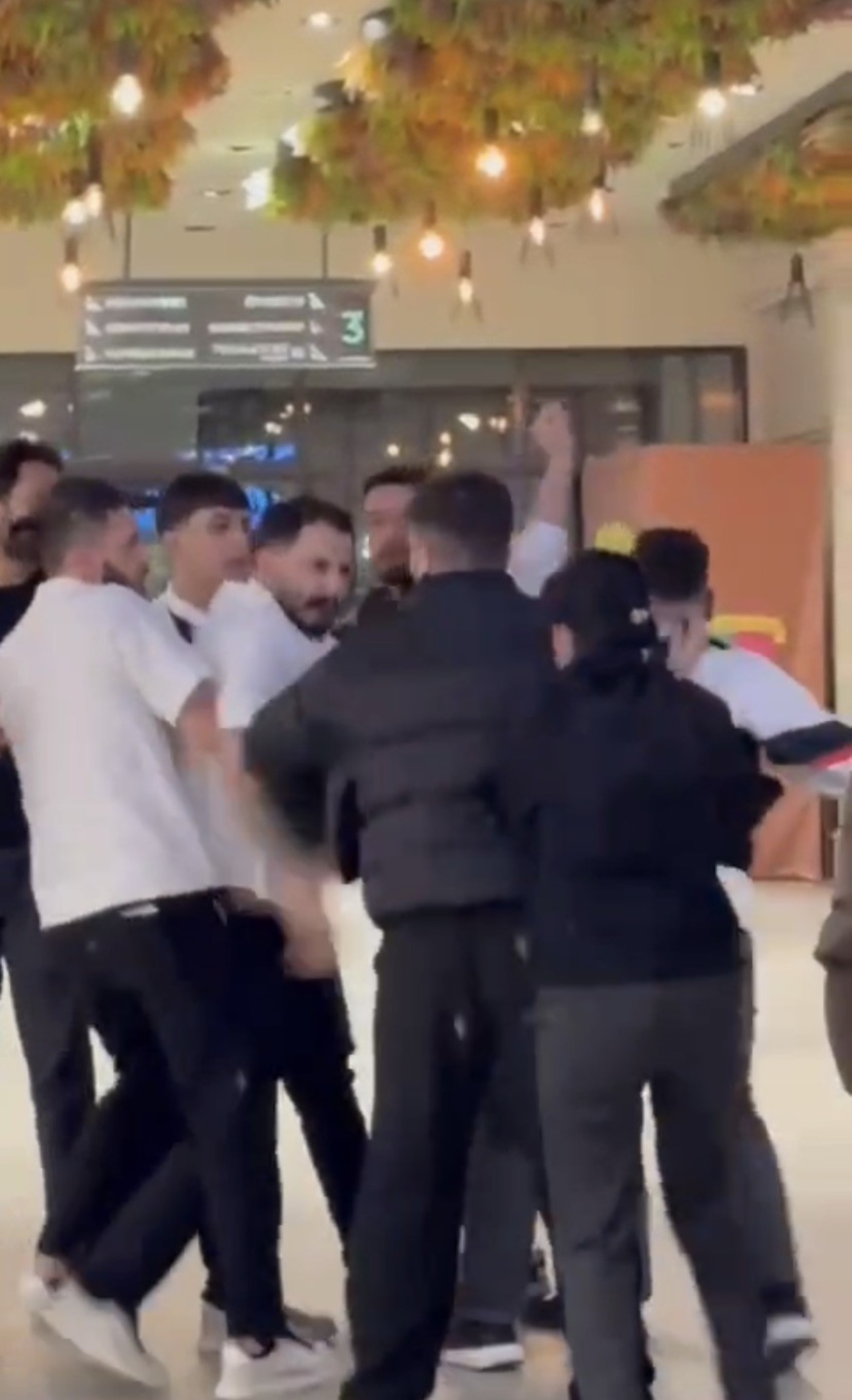 Maltepe'de AVM'de kavga