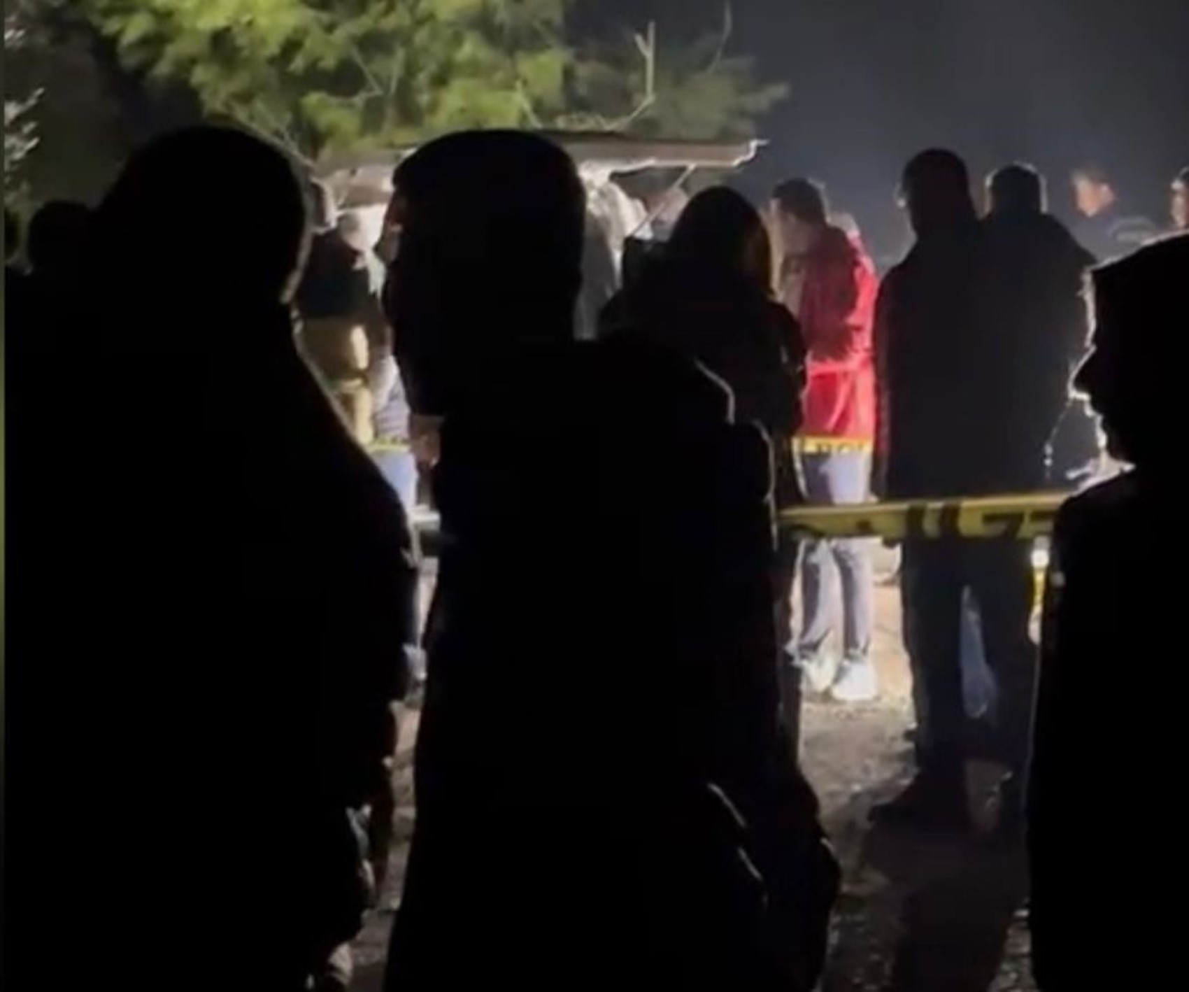 Mezarlıkta park halindeki araçta iki genç ölü bulundu