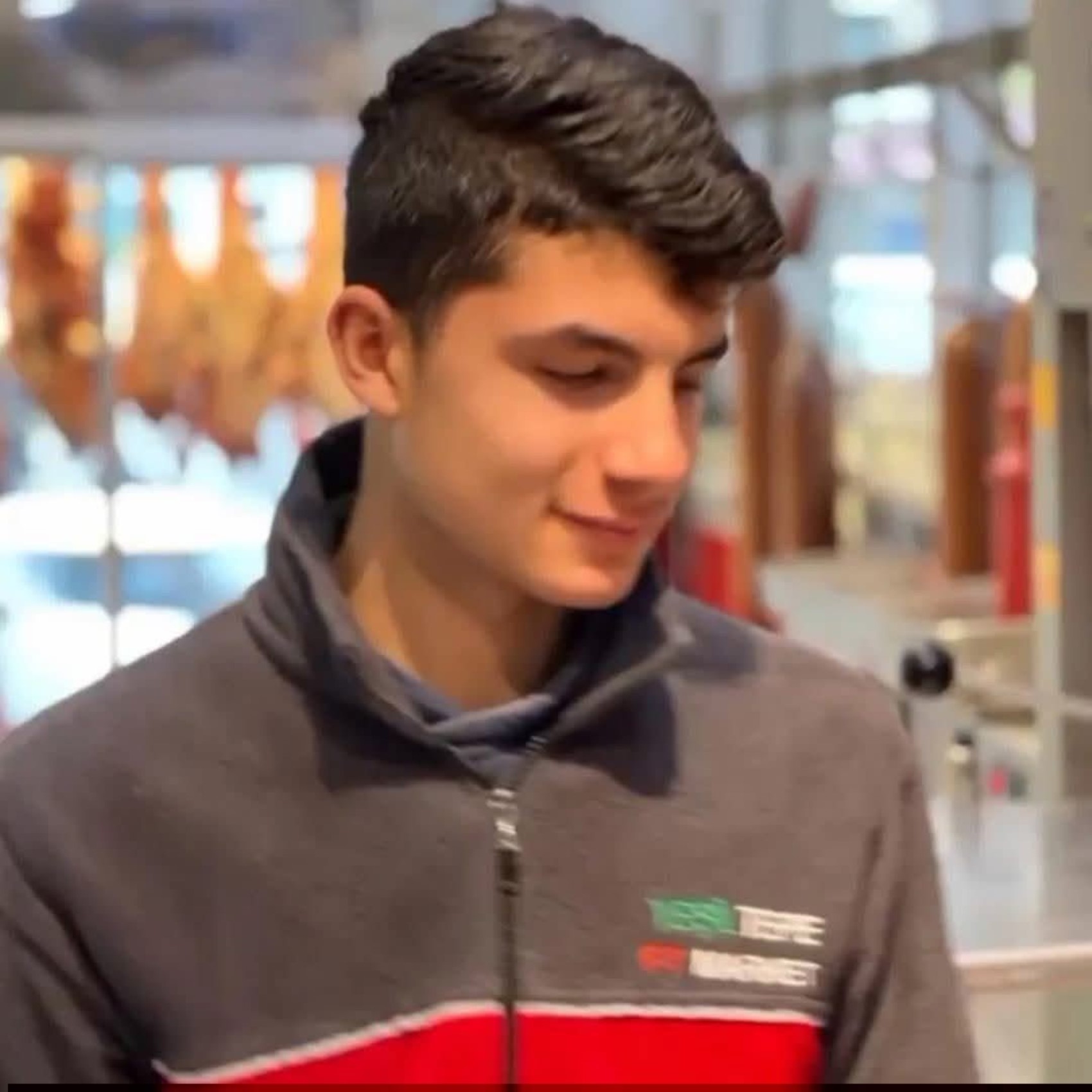 Mezarlıkta park halindeki araçta iki genç ölü bulundu