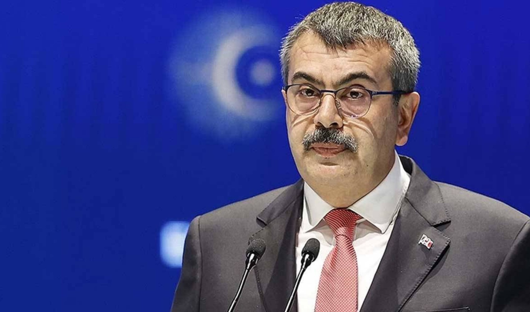 Bakan Tekin'den DEM Partili Altın'a 'yıldızlı pekiyi': Sınıfı geçtiniz