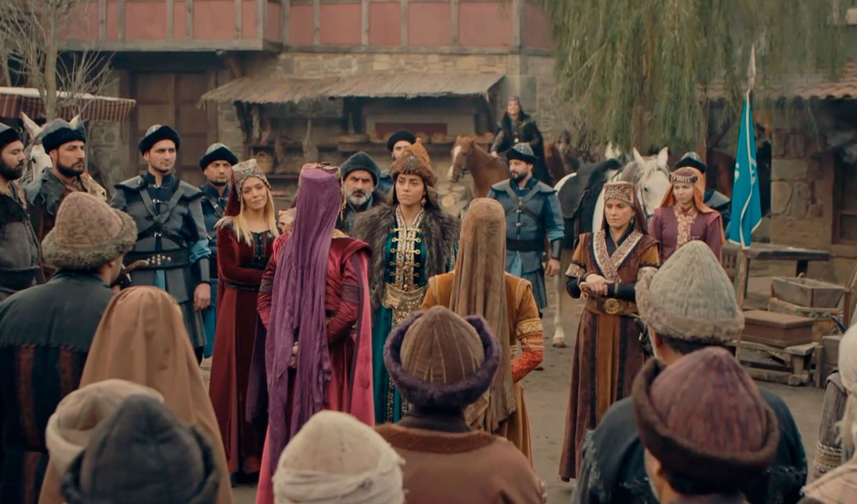 Sette başlayan aşk nikah masasına taşındı: Kuruluş Osman’ın yıldızı 8 ay önce evlenmiş!