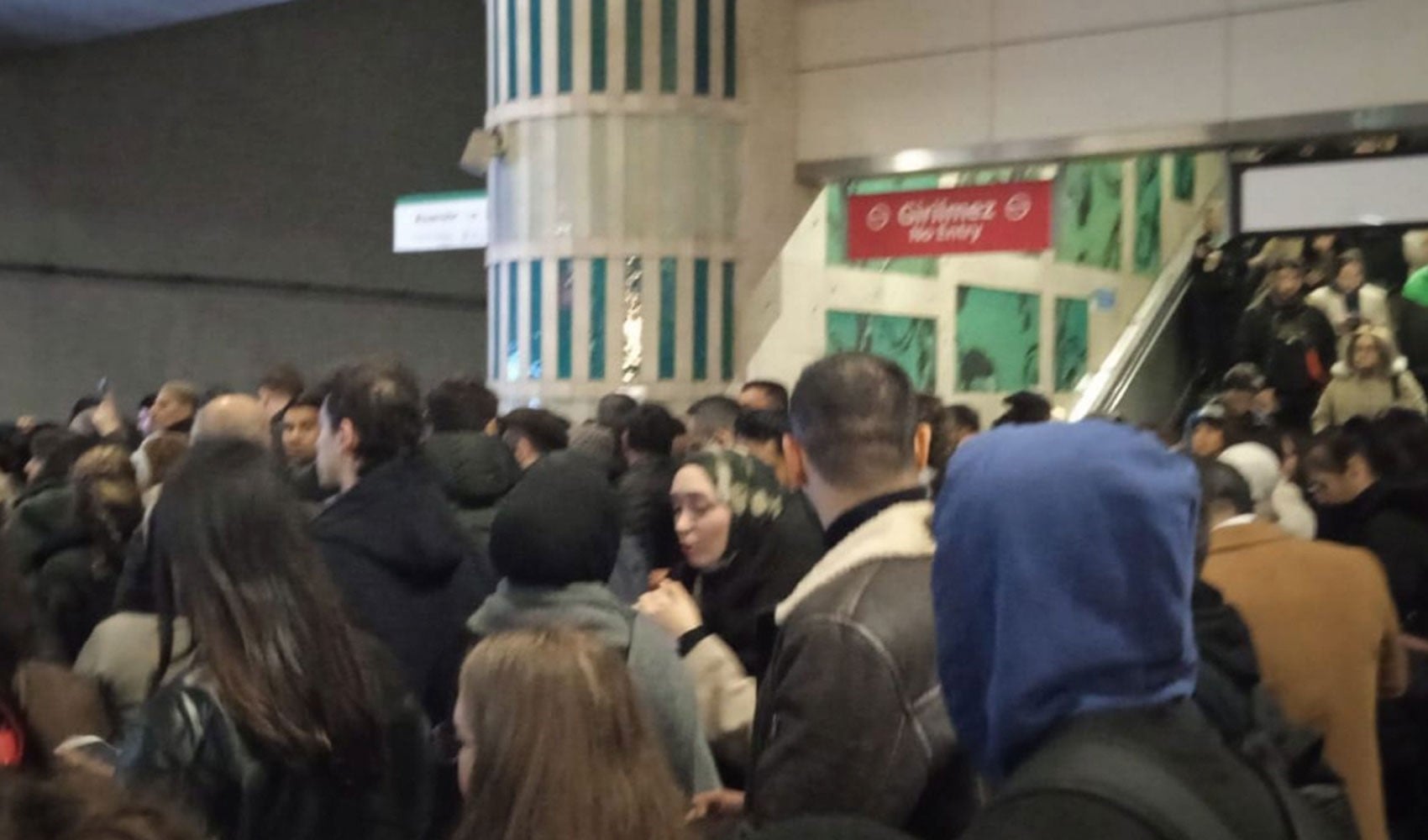 İstanbul metrosunda intihar girişimi! İstasyon kapatıldı...