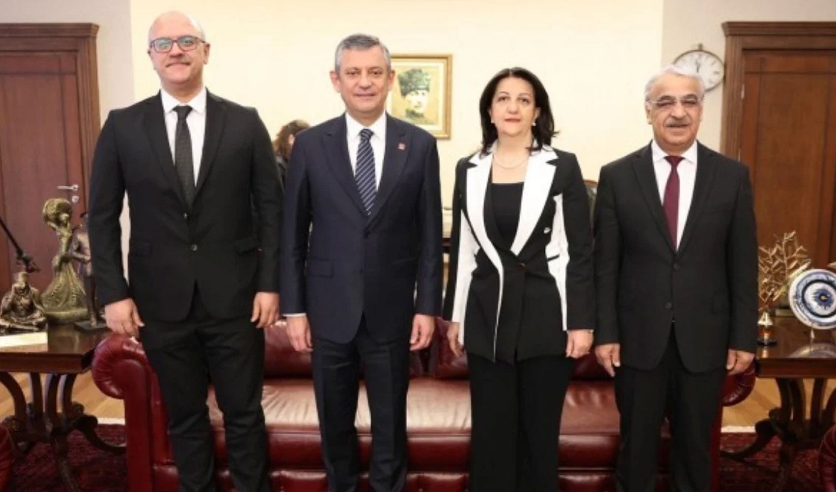 Özgür Özel DEM Parti İmralı Heyeti'yle görüştü: 'Leyla Zana'yı hedef alan bu anlayış bu topraklara yakışmaz'