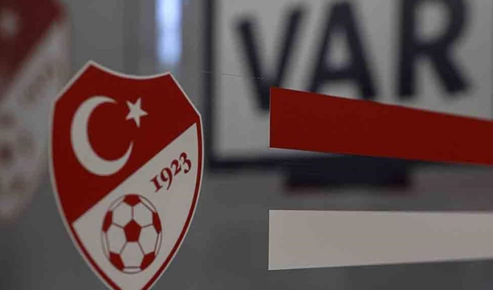 Fenerbahçe ve Beşiktaş karşı karşıya: Türkiye Kupası'nda derbinin VAR hakemi açıklandı