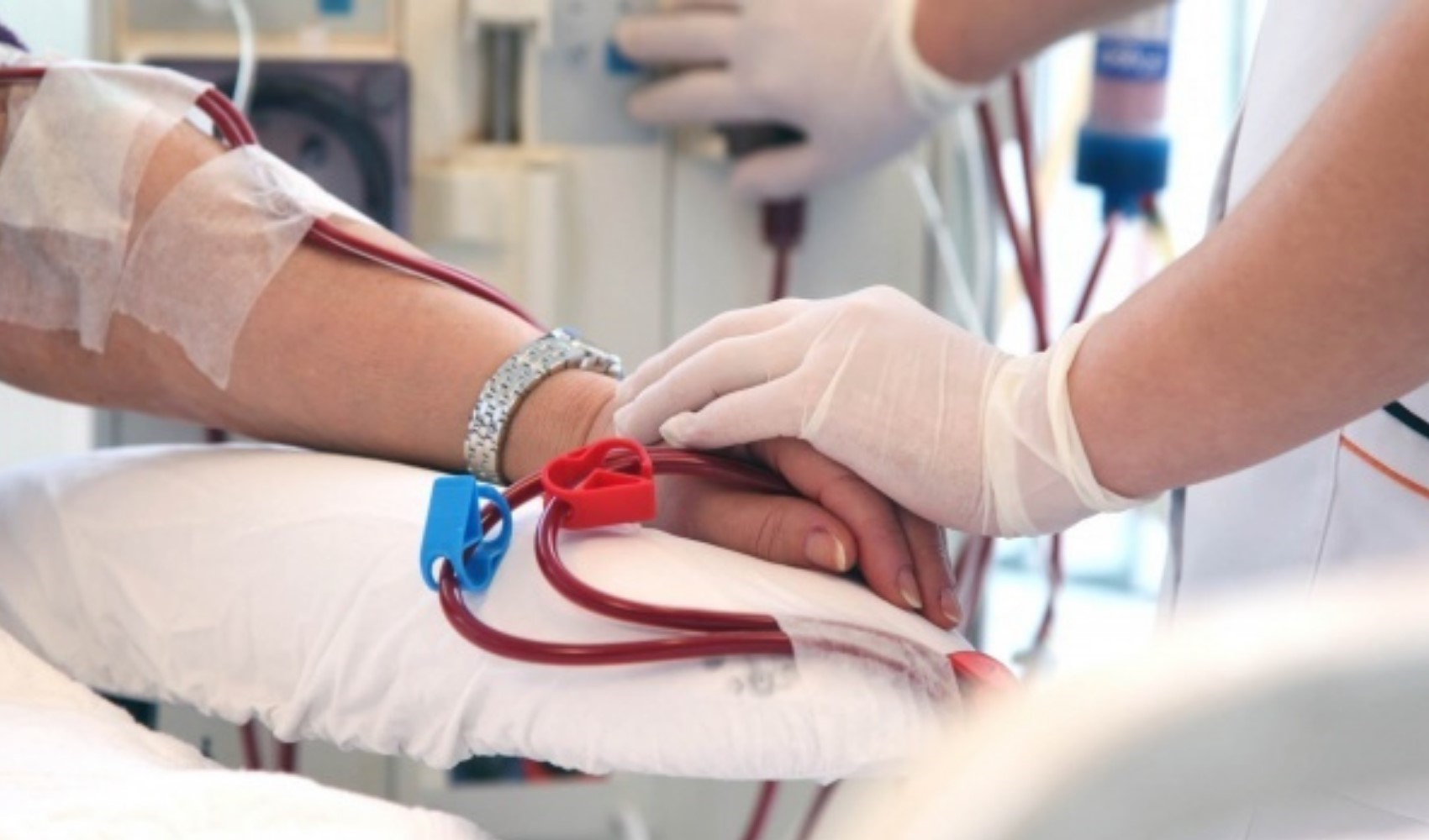 Diyaliz servisinde şüpheli düşme: 75 yaşındaki hasta beyin kanaması geçirdi