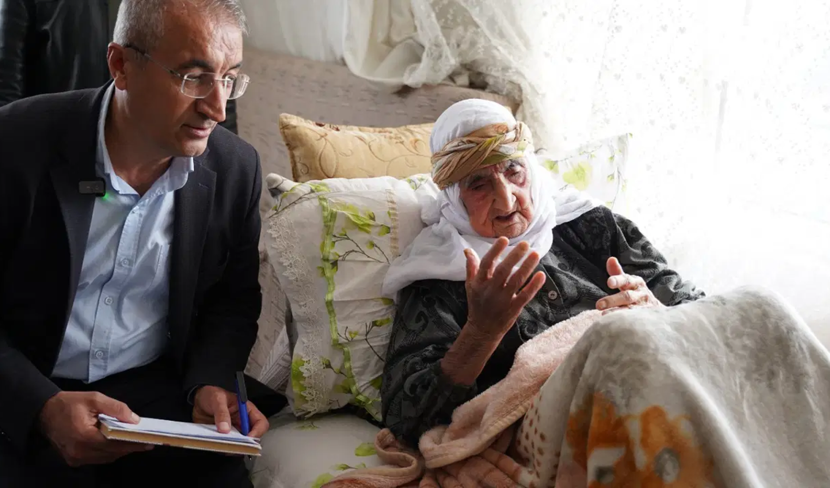 105 yaşındaki kadın AKP'ye katıldı