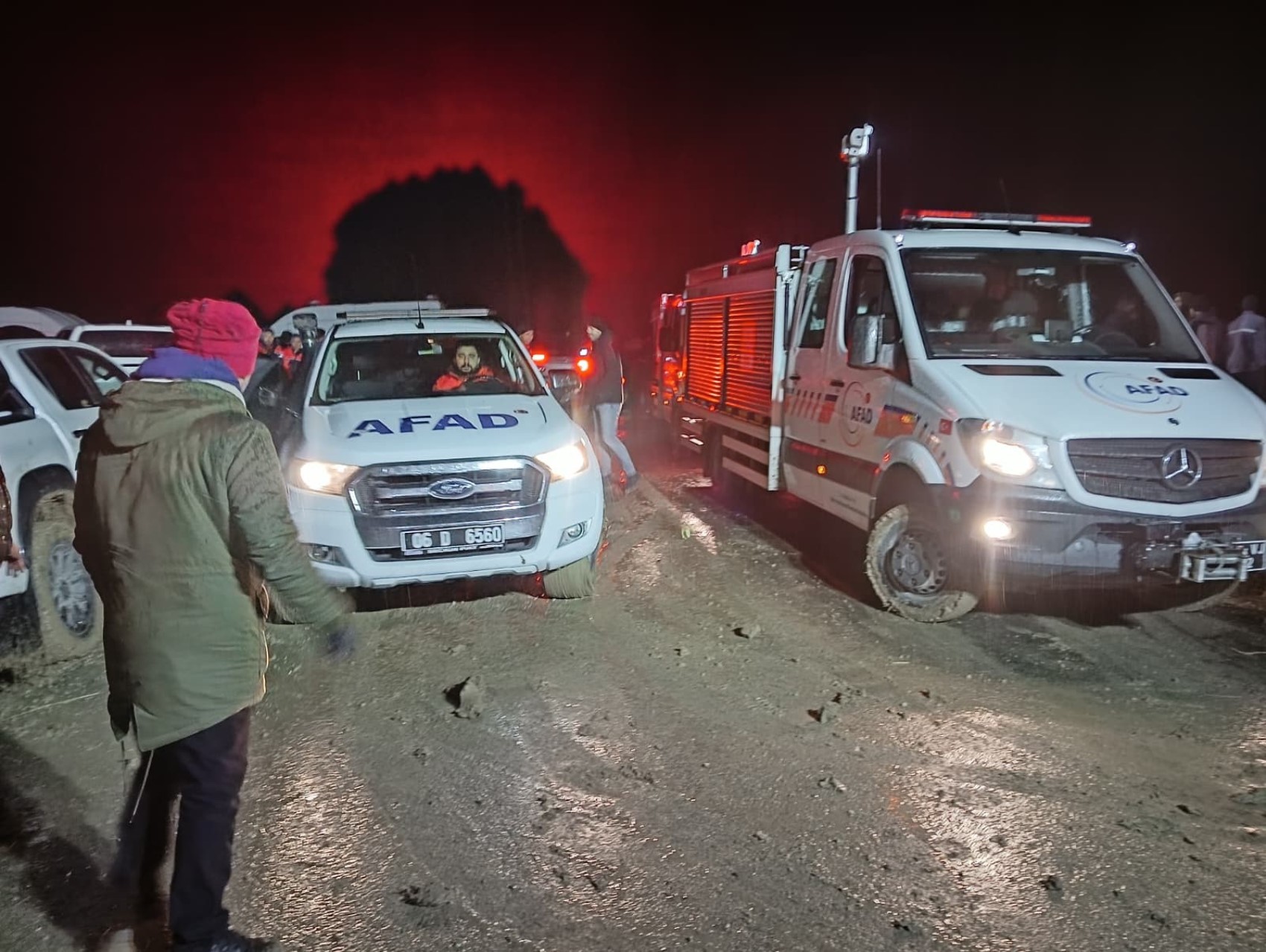 Uçağın düştüğü gören yurttaşlar, o anları anlattı