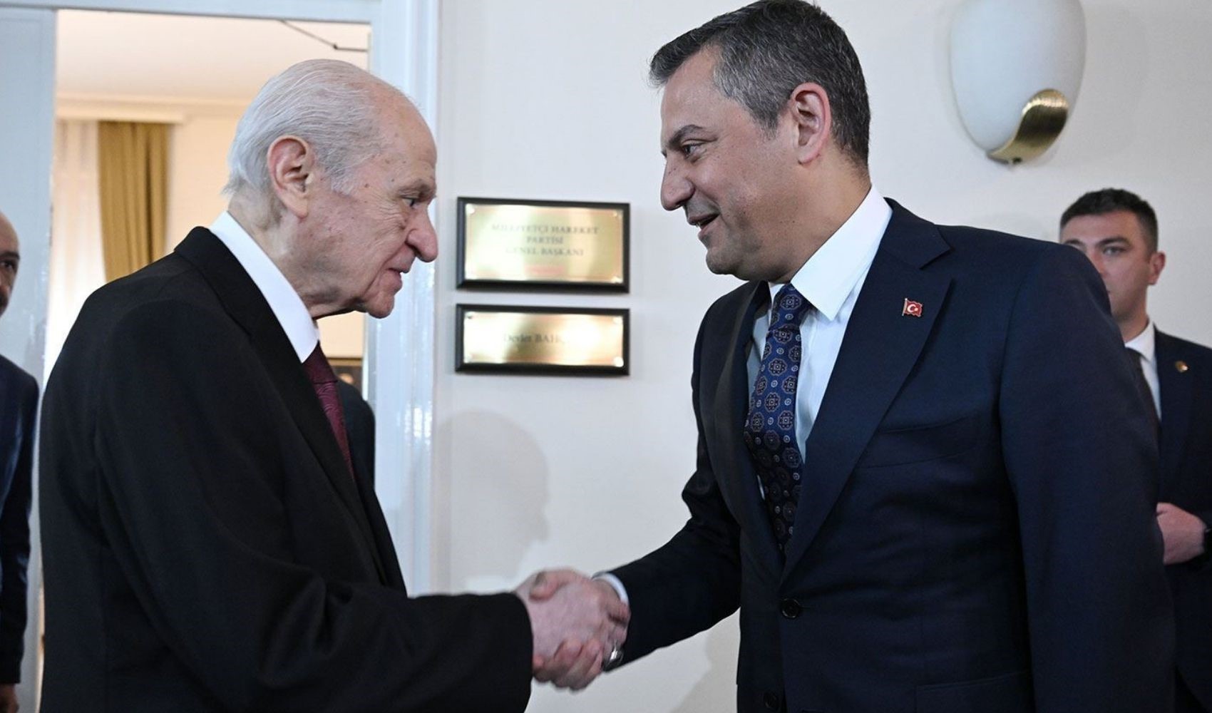 CHP Genel Başkanı Özel'den 'Sayın Bahçeli'yi de yanılttılar' çıkışı: Boş peçete gibi...