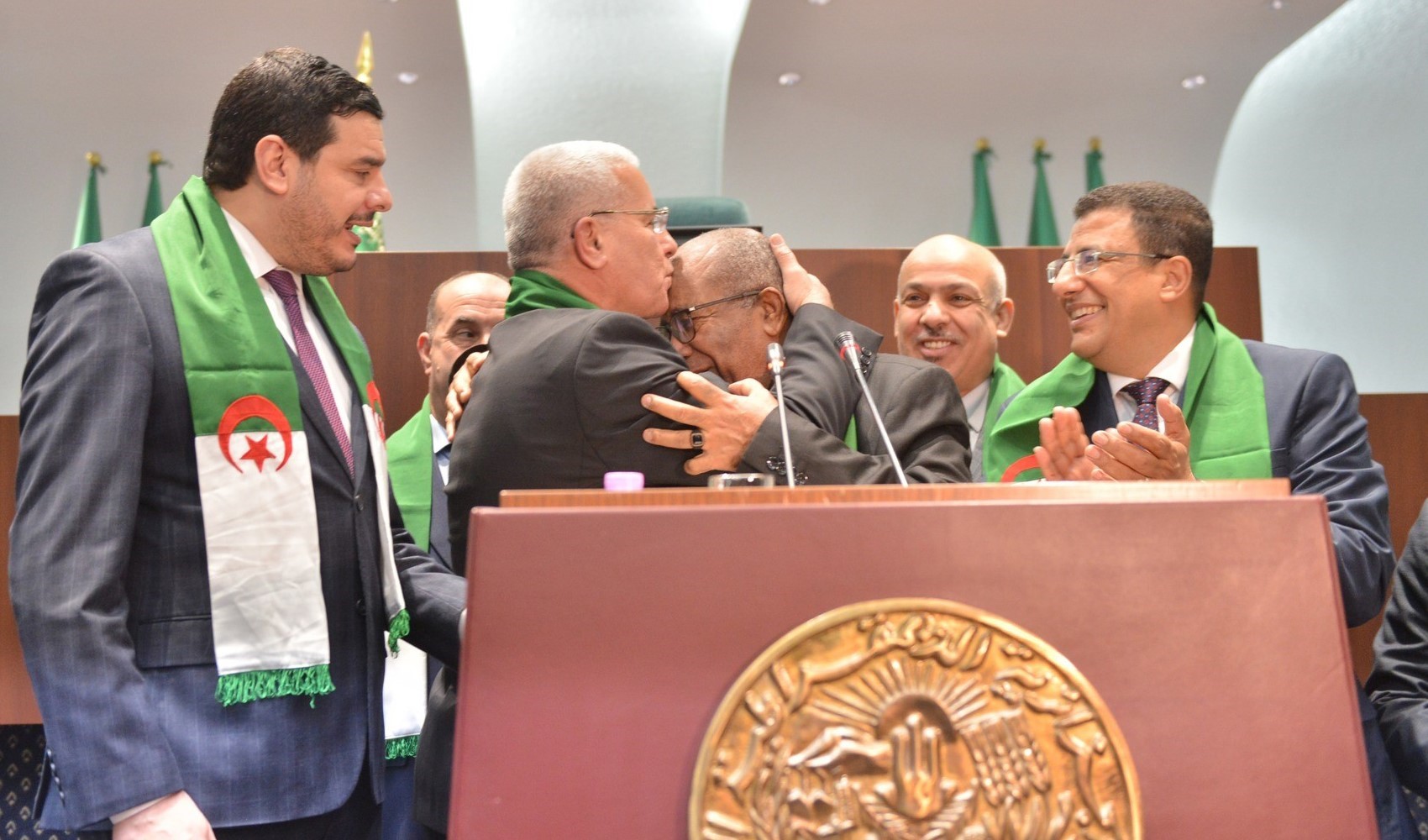 Cezayir’de Fransız sömürgeciliği suç kabul edildi