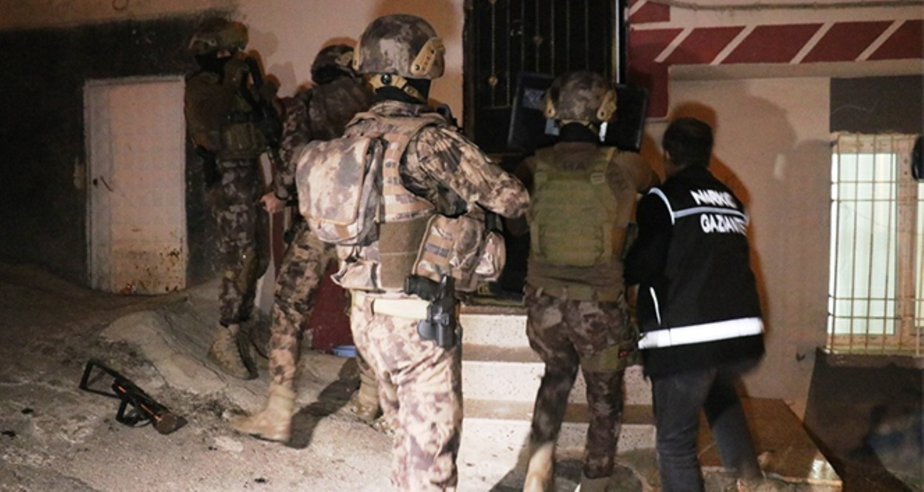 Uyuşturucu operasyonunda gözaltına alınan isimler netleşti: Çok sayıda tanıdık isim var!