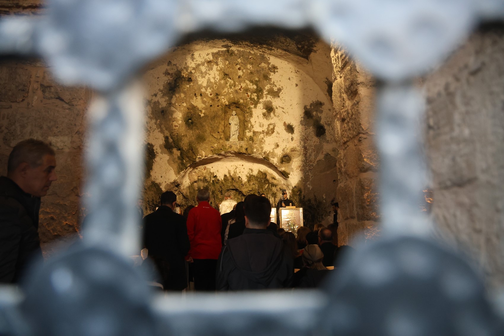 Dünya'nın ilk mağara kilisesinde Noel ayini