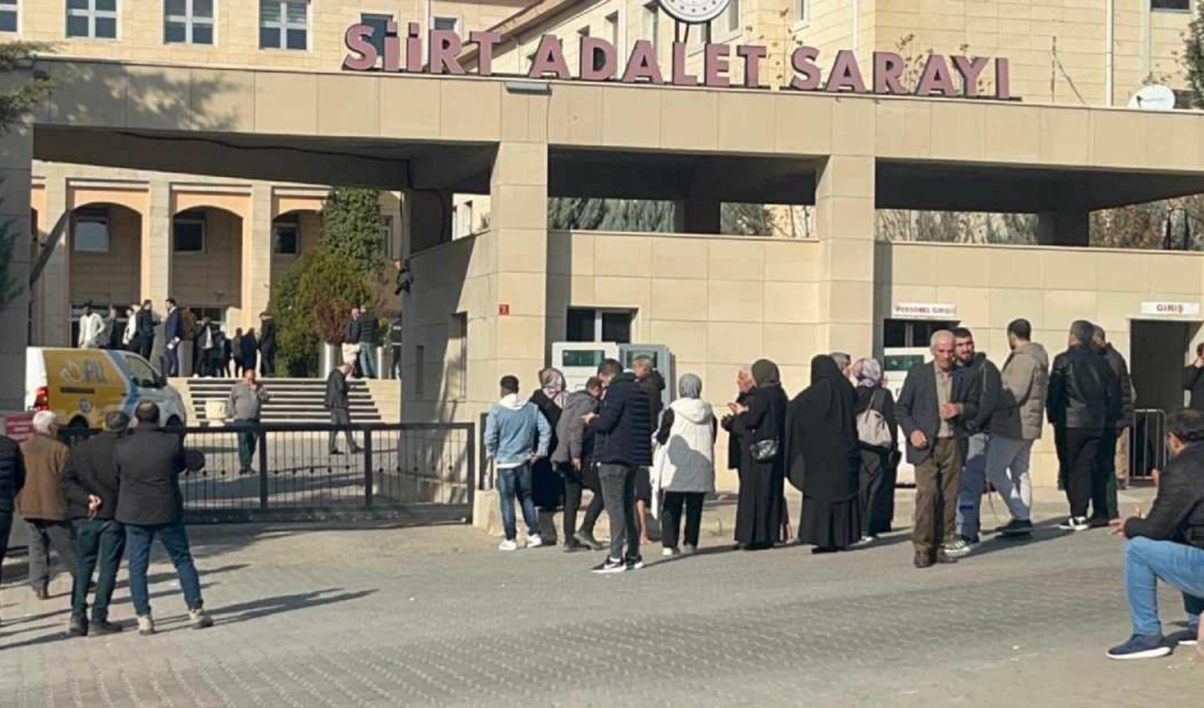 Uyuşturucu testlerini para karşılığı değiştiren 19 kişi tutuklandı