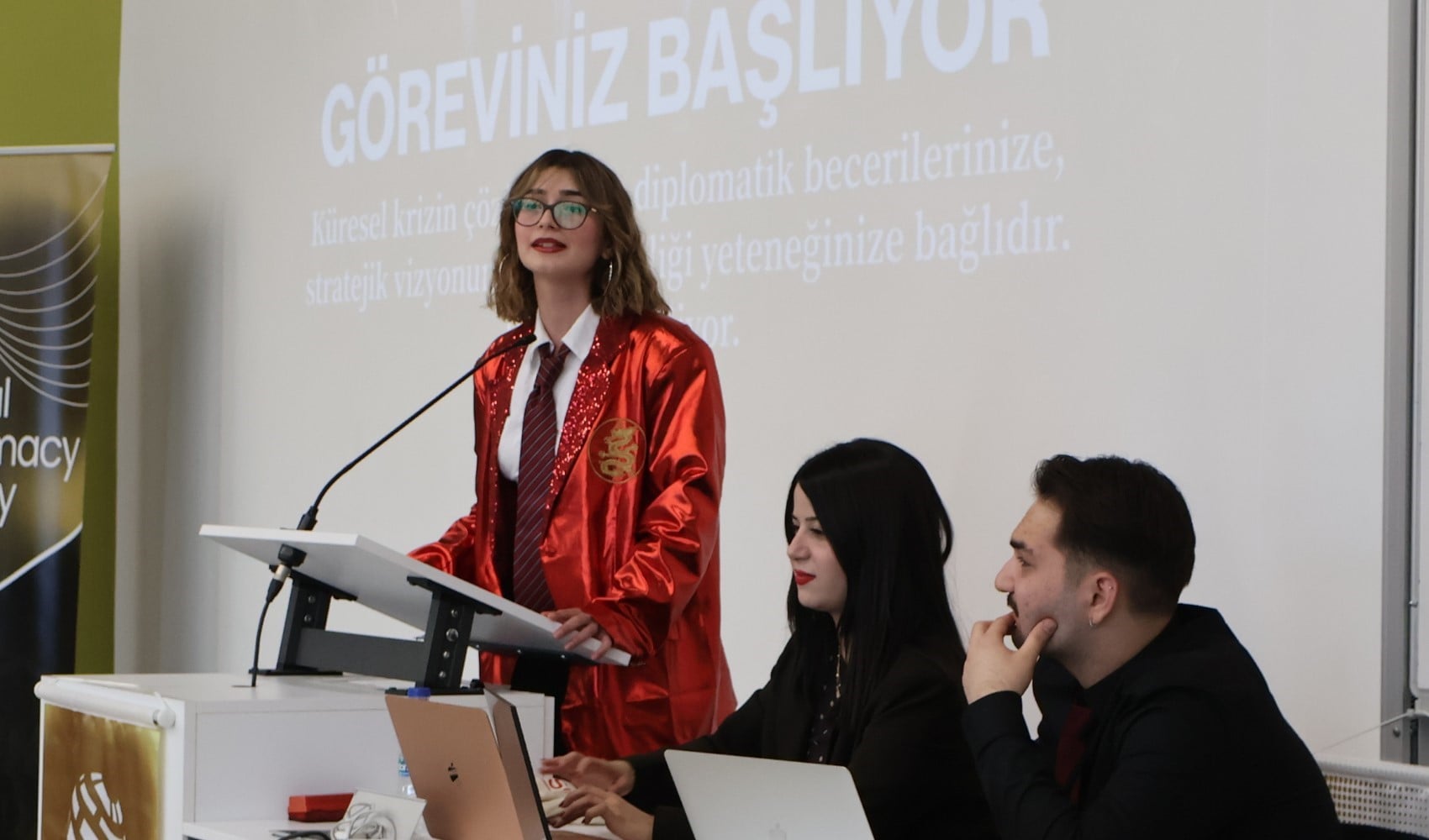 Diplomasi ve medya gençlerle İstanbul'da buluştu: İDEA diplomasi simülasyonunda küresel kriz masaya yatırıldı