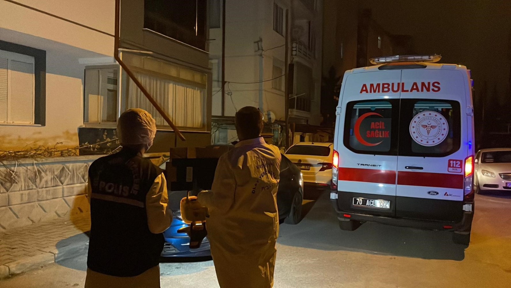 Boşanma aşamasındaki karısını öldürerek intihar etti