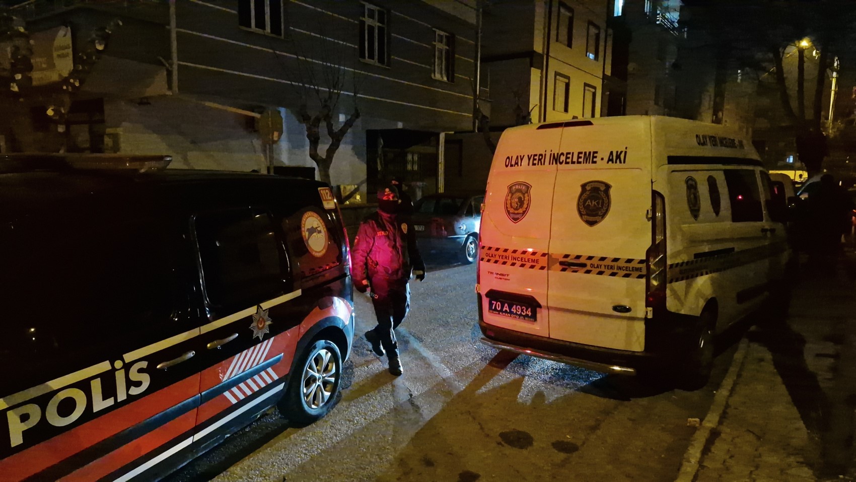 Boşanma aşamasındaki karısını öldürerek intihar etti