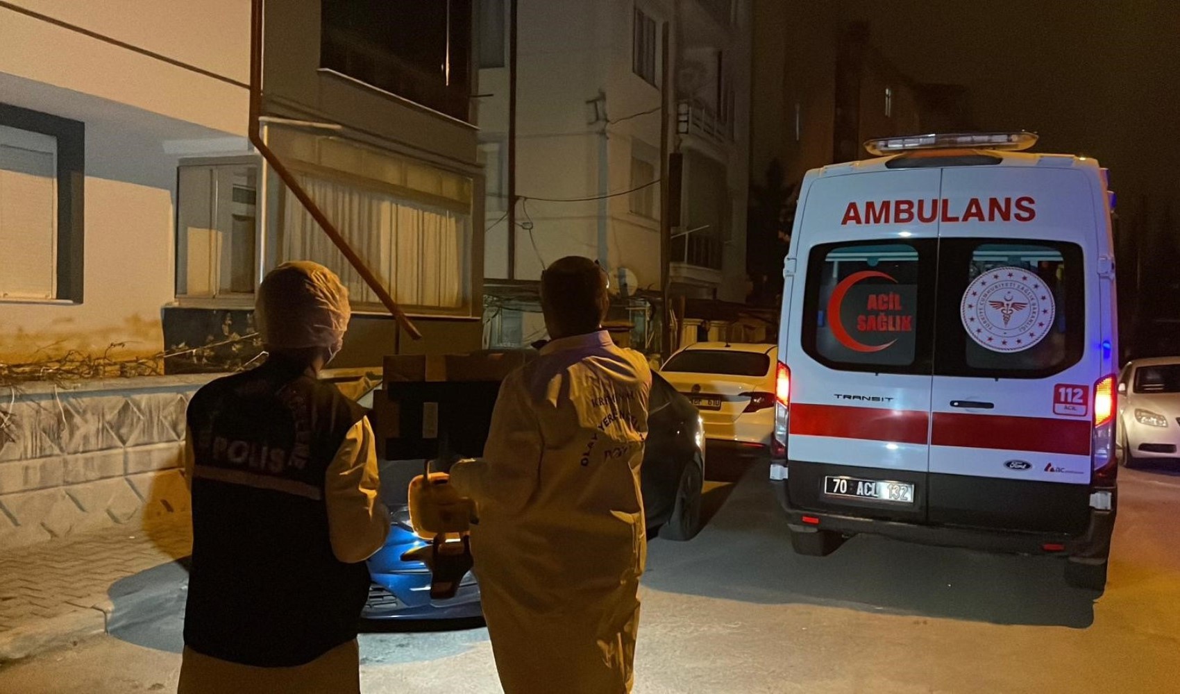 Boşanma aşamasındaki karısını öldürerek intihar etti