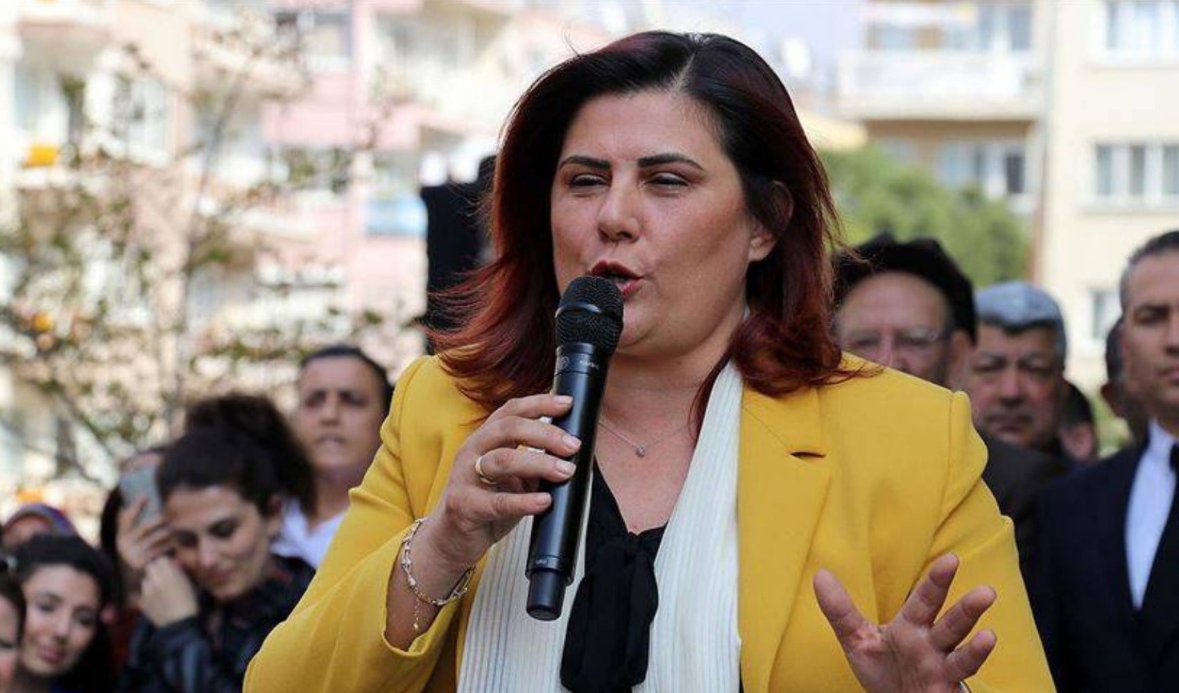 AKP üyeliğine zorlandığını söyledi, suç duyurusunda bulundu