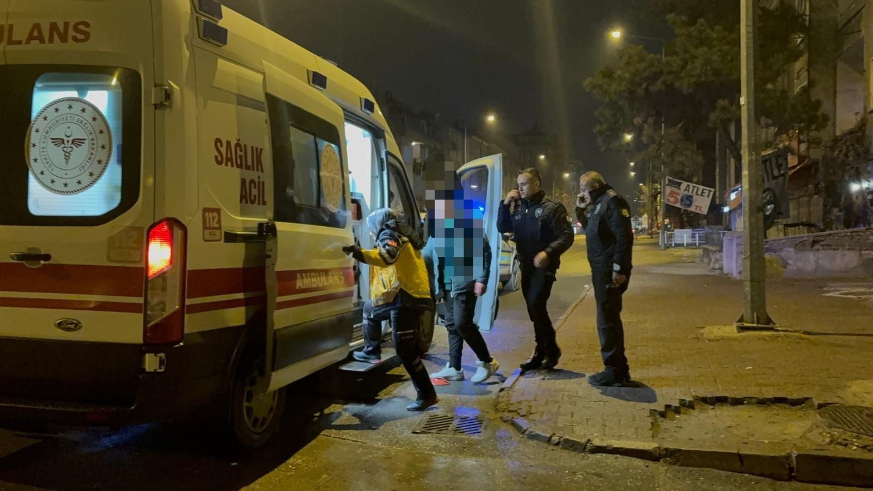 Adres sordukları çocuğu bıçakladılar