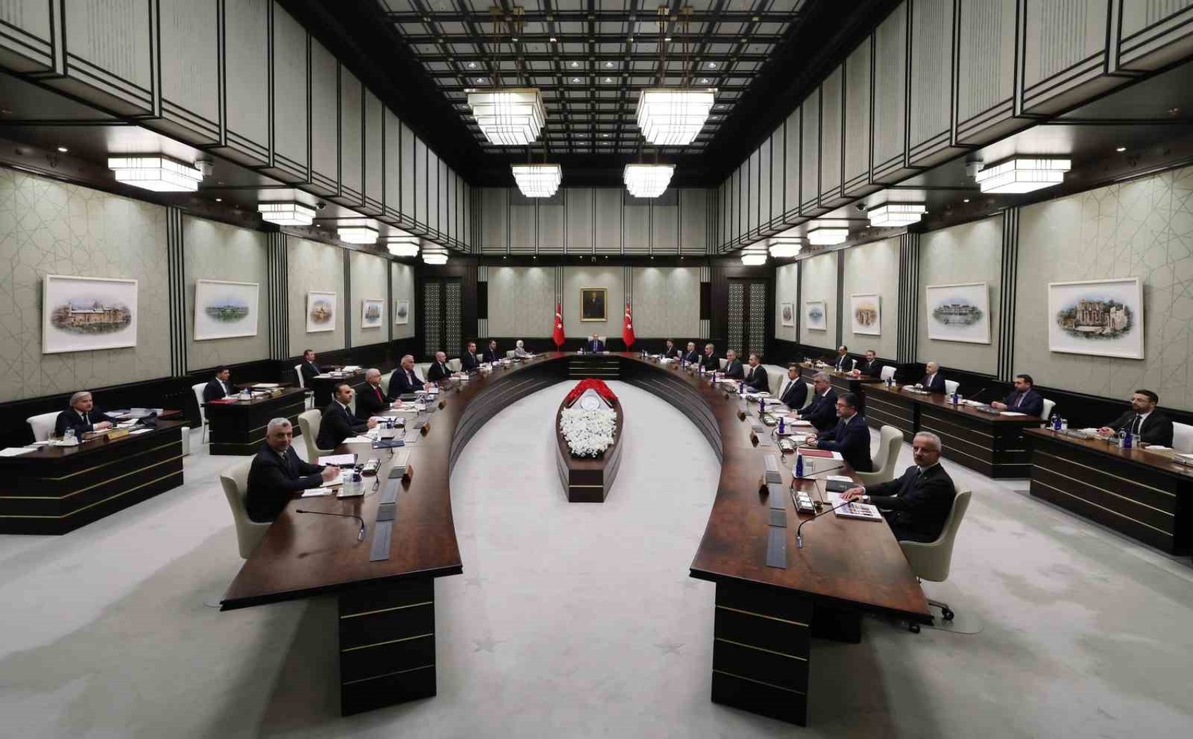 Kabine'de revizyon iddiası: Yeni isimler kulislerden sızdı! İşte değişmesi beklenen bakanlar