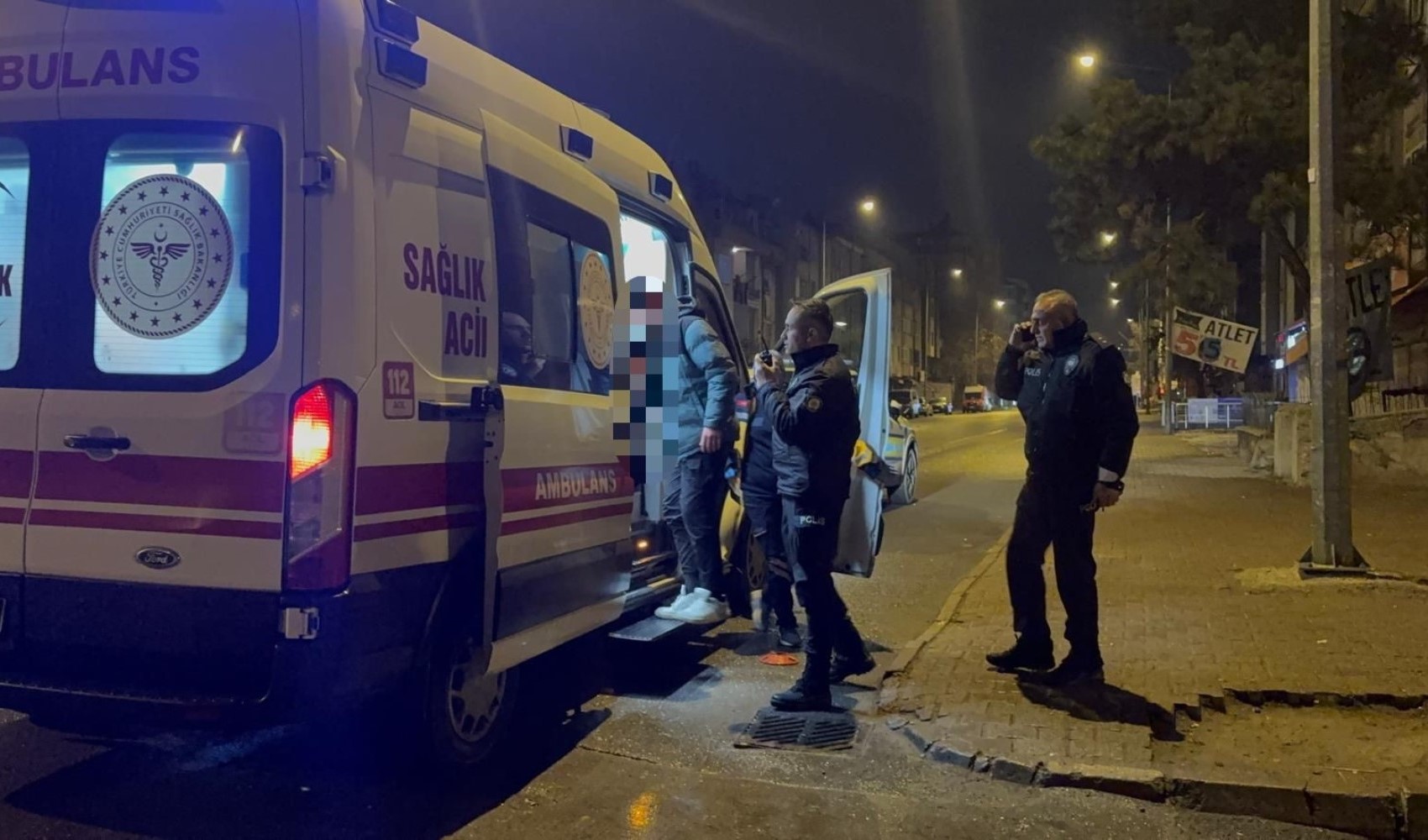 Adres sordukları çocuğu bıçakladılar