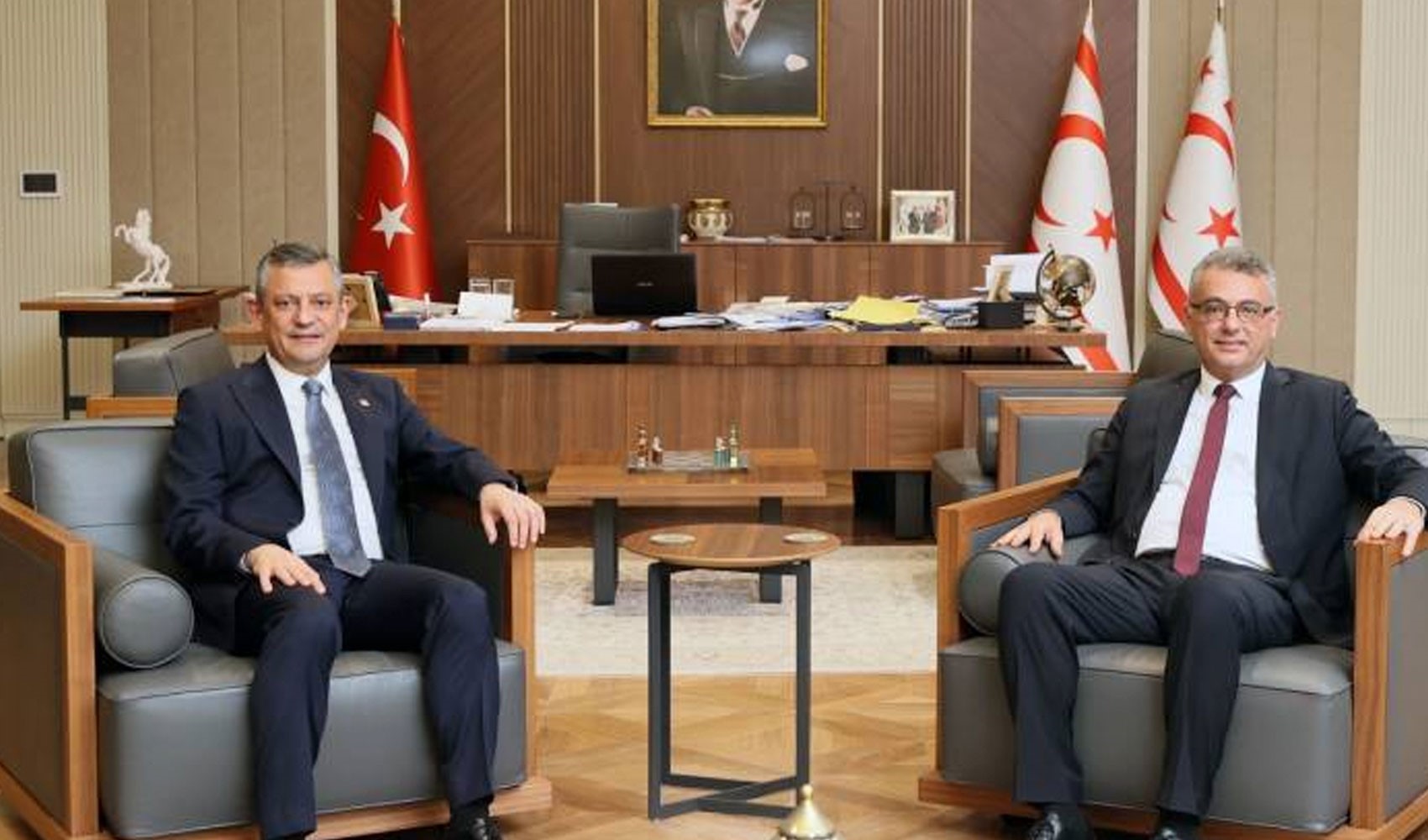 Özgür Özel'den Tufan Erhürman'a ziyaret