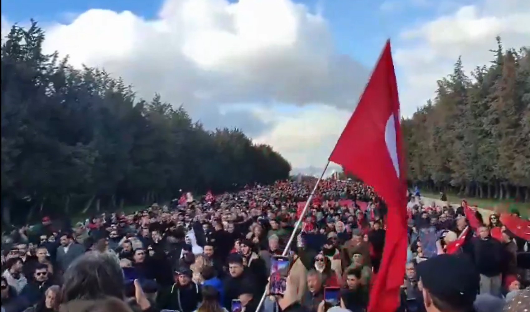 Yurttaşlar çözüm sürecini protesto etmek için Anıtkabir'de toplandı