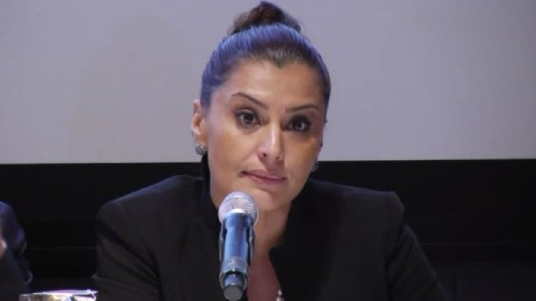 İktidar medyasında kavganın ateşi sönmüyor: Cem Küçük, Hande Fırat'ı topa tuttu! 'Bir gün Özgür Özel’le de araları iyi olacak'