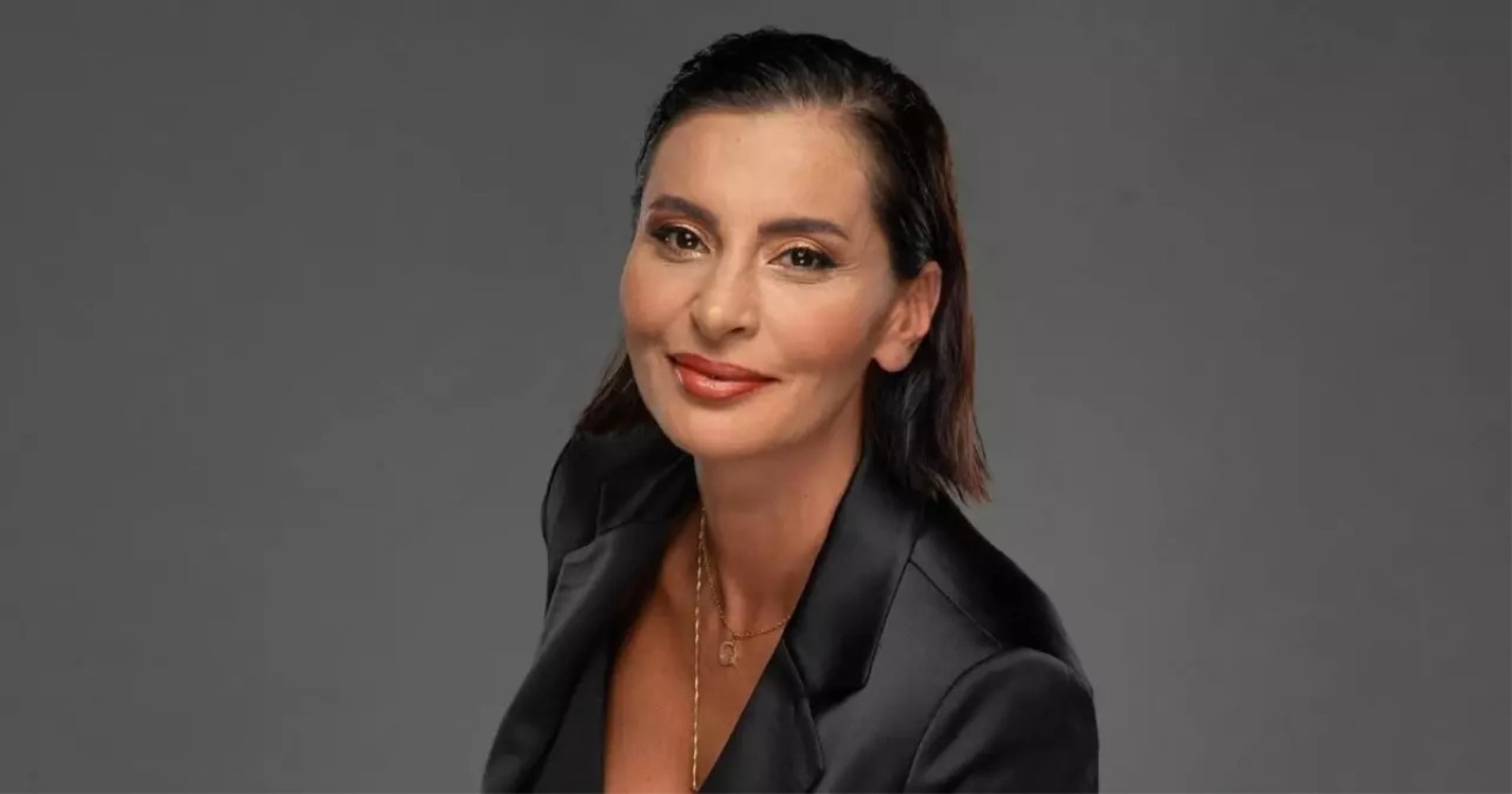 İktidar medyasında kavganın ateşi sönmüyor: Cem Küçük, Hande Fırat'ı topa tuttu! 'Bir gün Özgür Özel’le de araları iyi olacak'