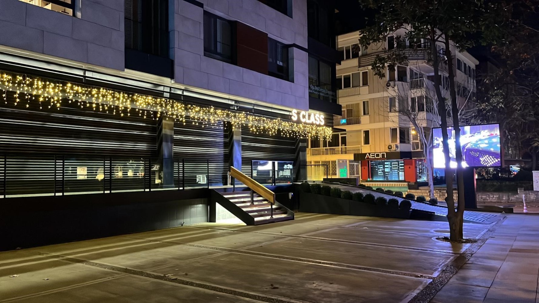 Kadıköy’de lüks oto galerisi boşaltıldı: 11 milyar TL’lik vurgun iddiası