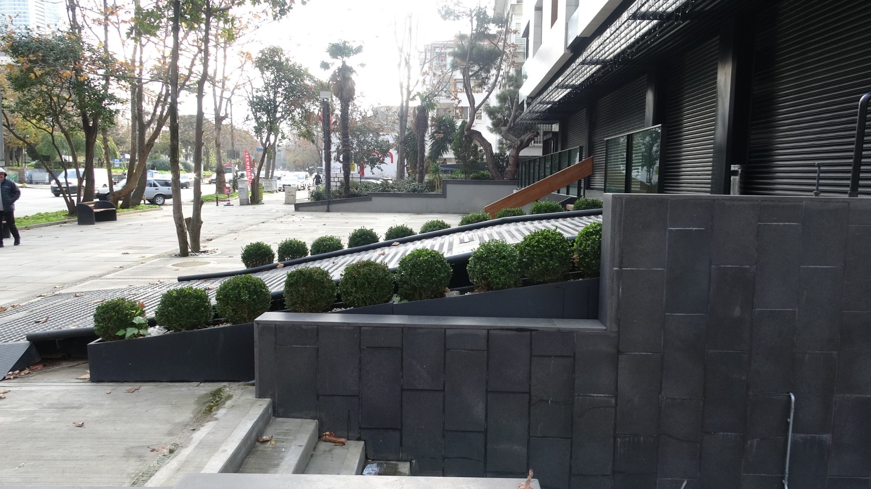 Kadıköy’de lüks oto galerisi boşaltıldı: 11 milyar TL’lik vurgun iddiası