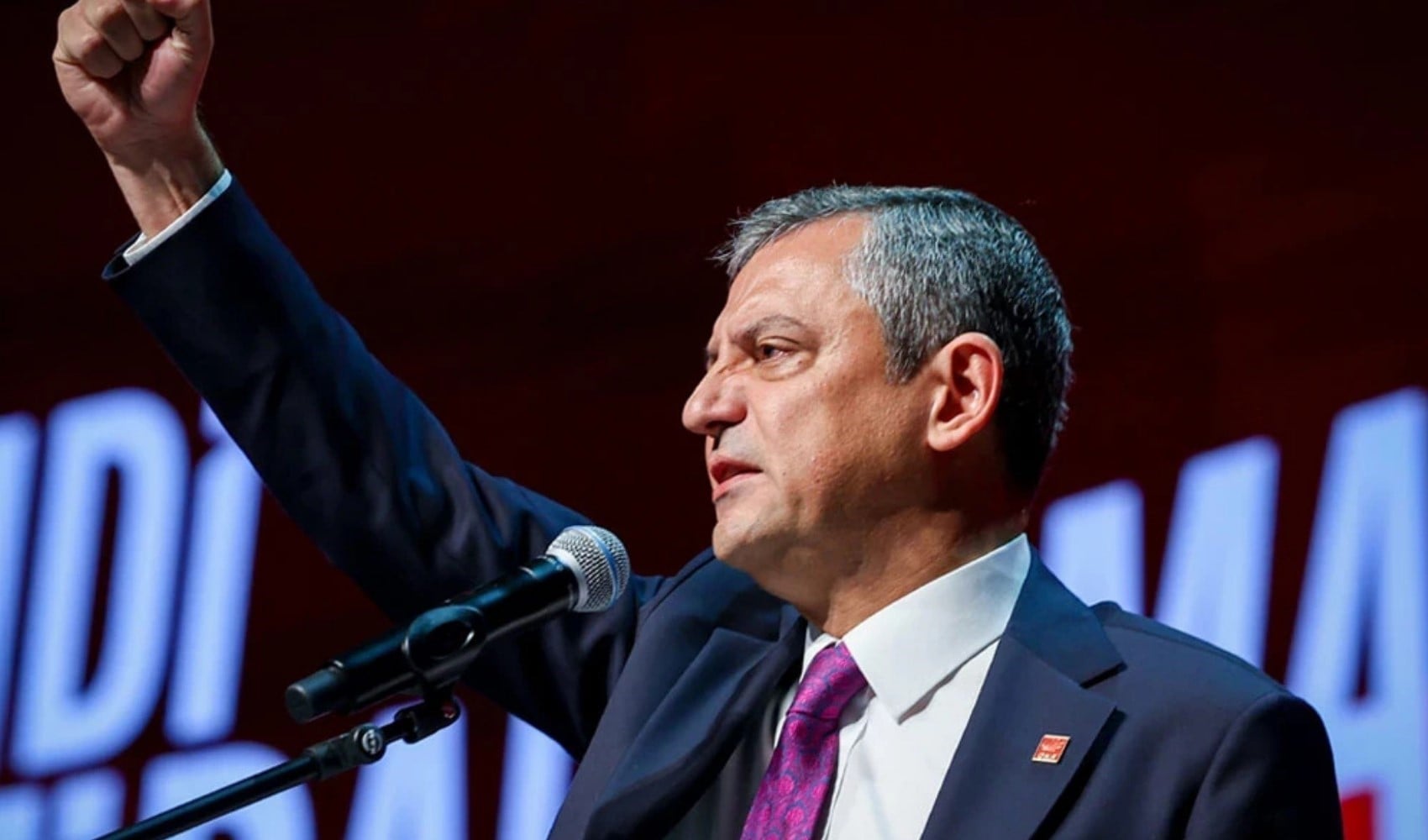 Özgür Özel tebrik listesini paylaştı