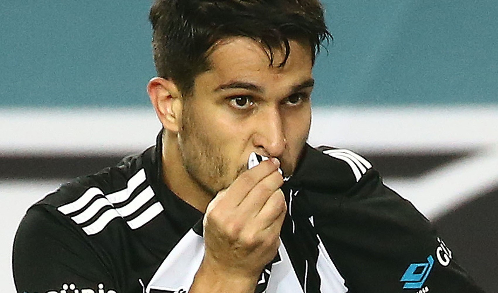 Necip Uysal: Kariyerime bu forma altında nokta koyacağım