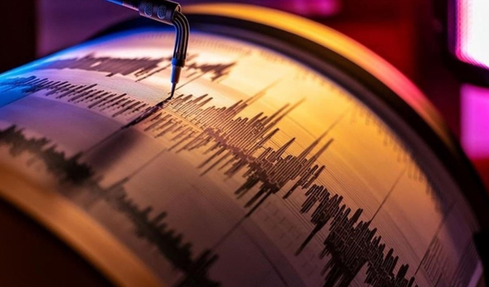 Japonya'da yeni yıla girmeye 34 dakika kala şiddetli deprem